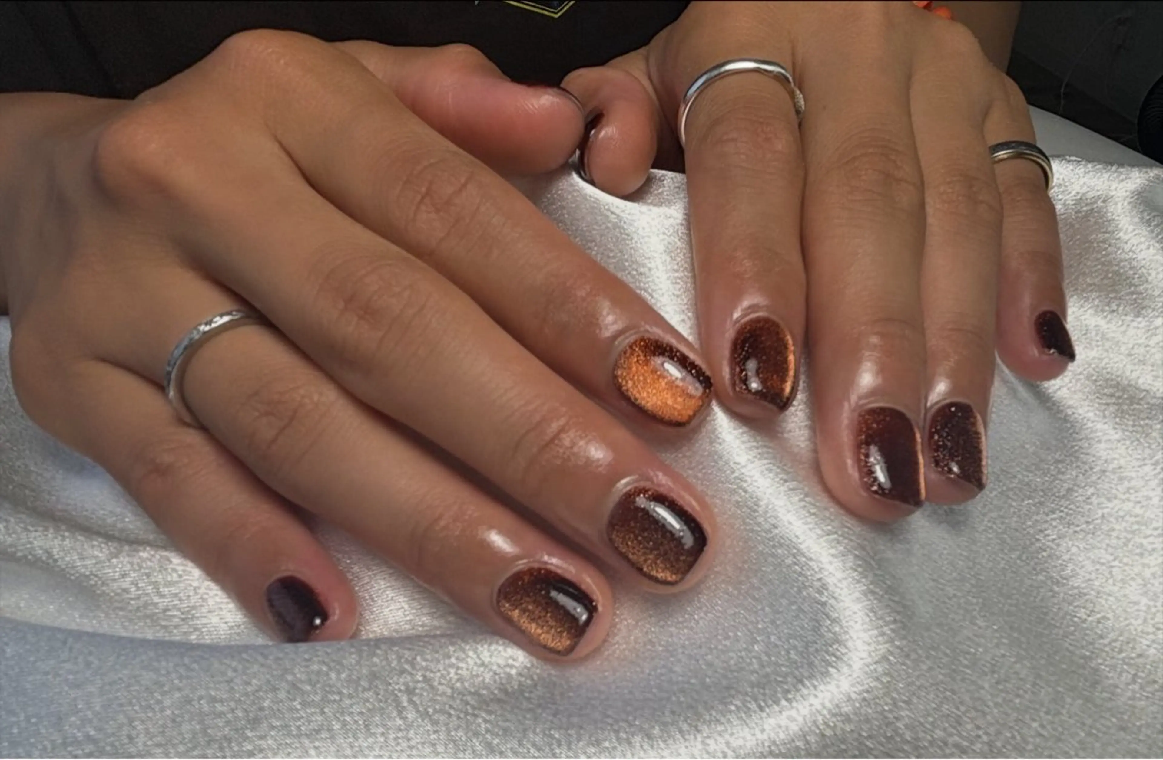 《emena》《enoi》マグネットネイル/フラッシュネイル/ミラーネイルの写真