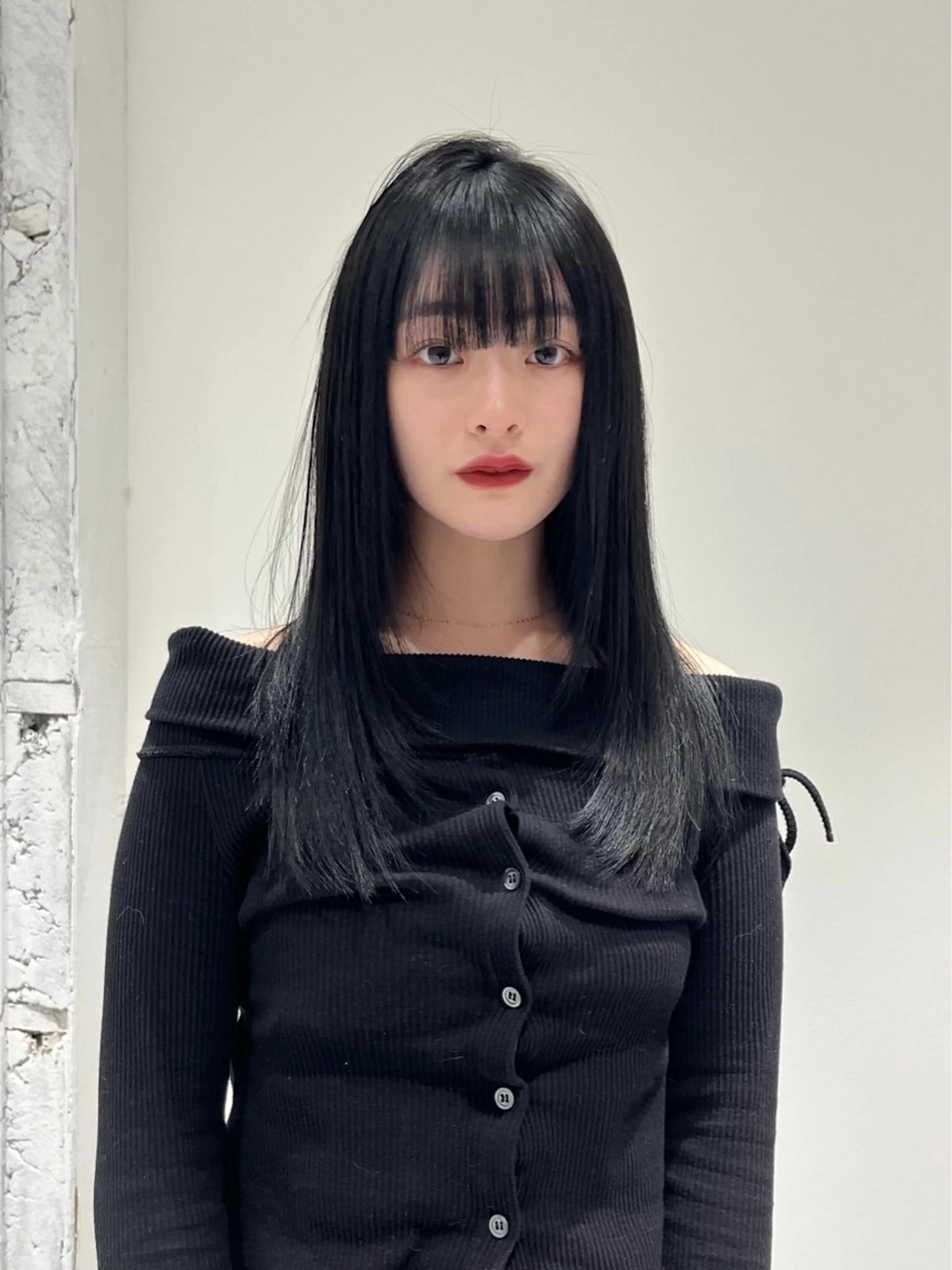 ロング カラー 黒髪 ブルーカラー ブルーブラック ダークグレー 顔まわりレイヤー 阿部 瑠斗のヘアスタイル