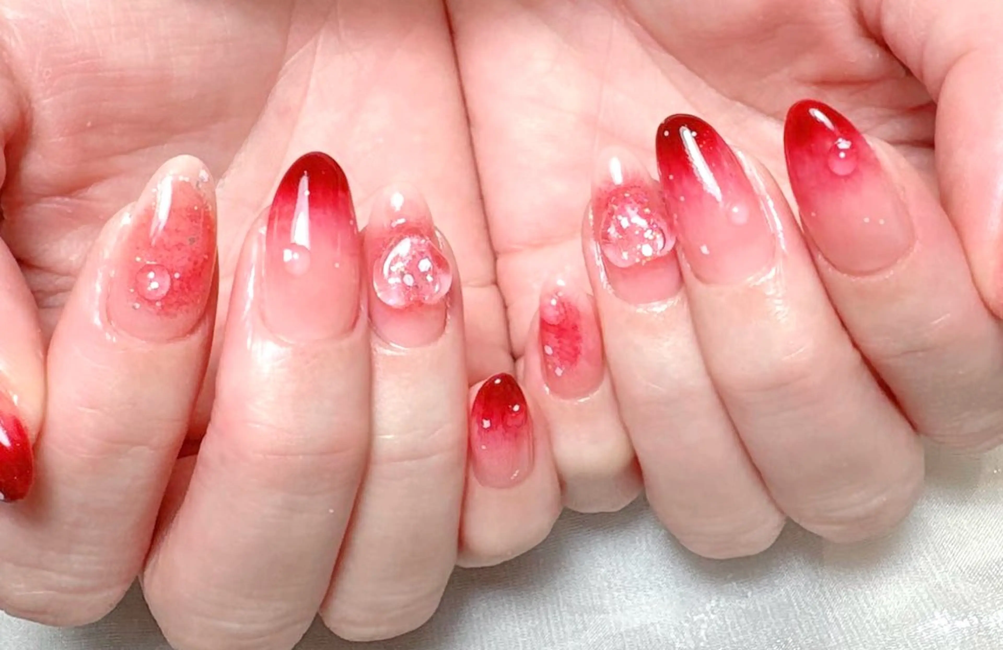 ネイル ブルー チークネイル フレンチネイル ハート ホログラムネイル 美爪パラジェル導入店 Sunnilyのネイルデザイン