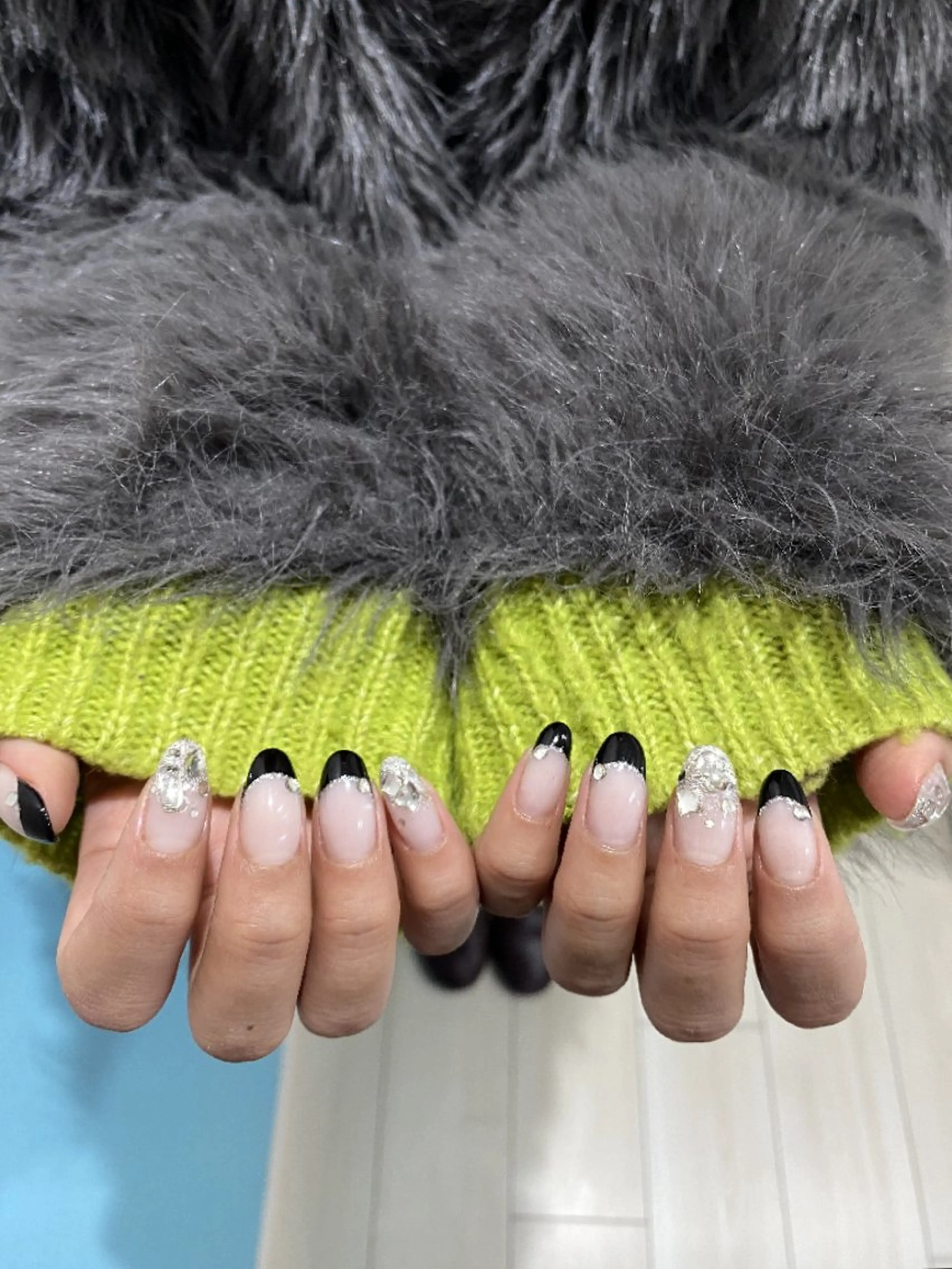 ネイル リボン ストーンネイル 13日3980円‼️ マグもデザインも◎のネイルデザイン