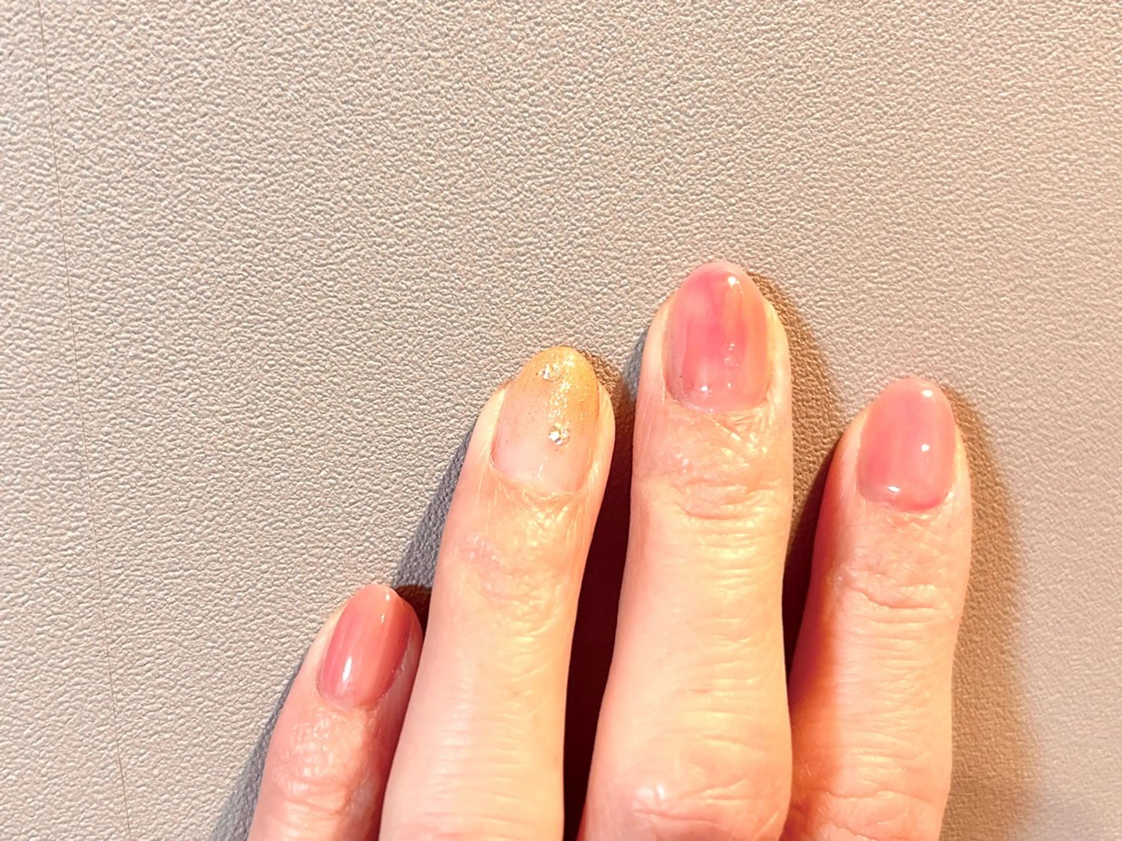 ネイル ゴールド ラメ(グリッター) ニュアンスネイル 杉山 ネイリストのネイルデザイン