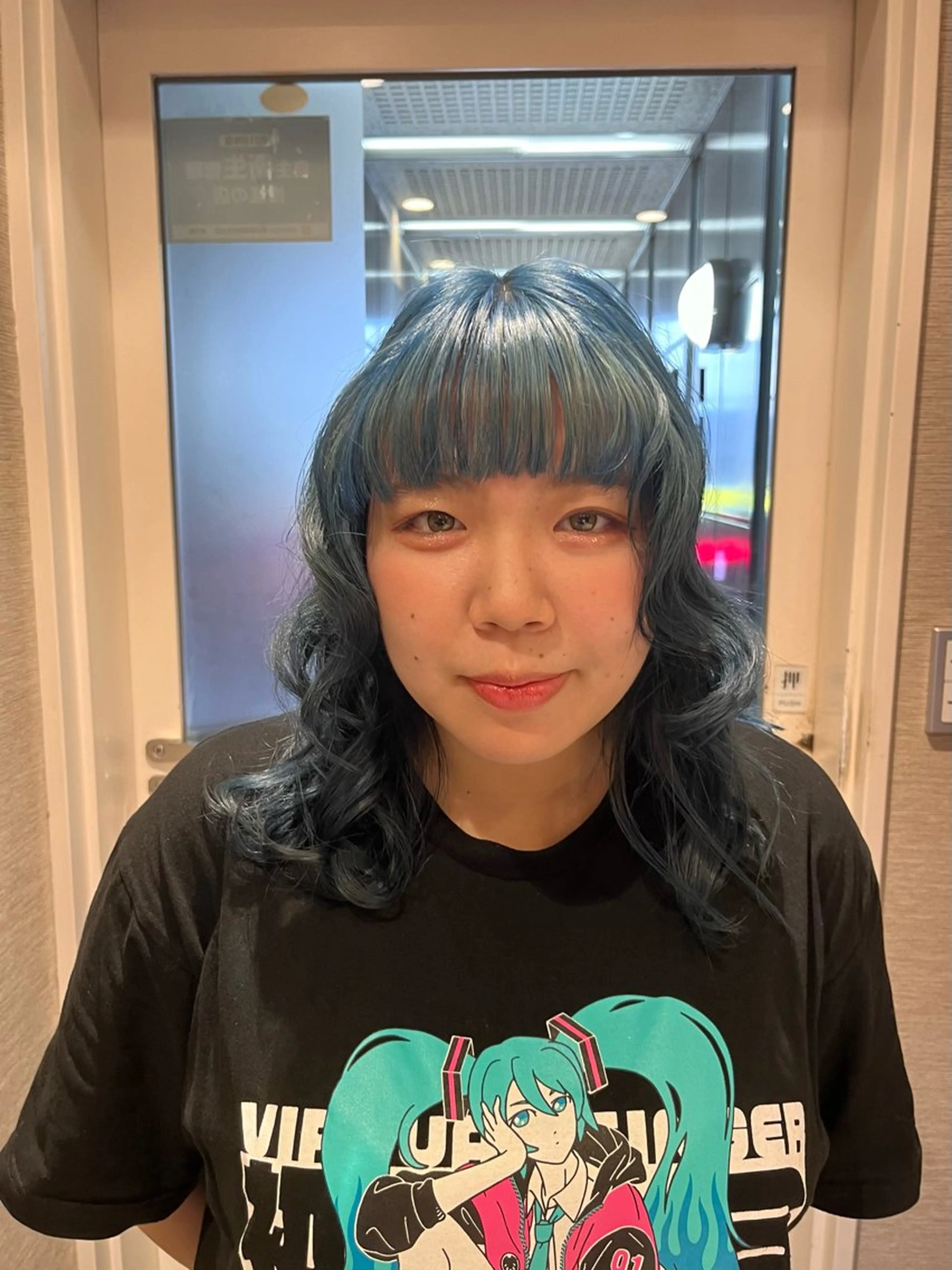 セミロング カラー ブルーカラー ヘアカラー dogstar小林諒 レイヤー/パーマのヘアスタイル