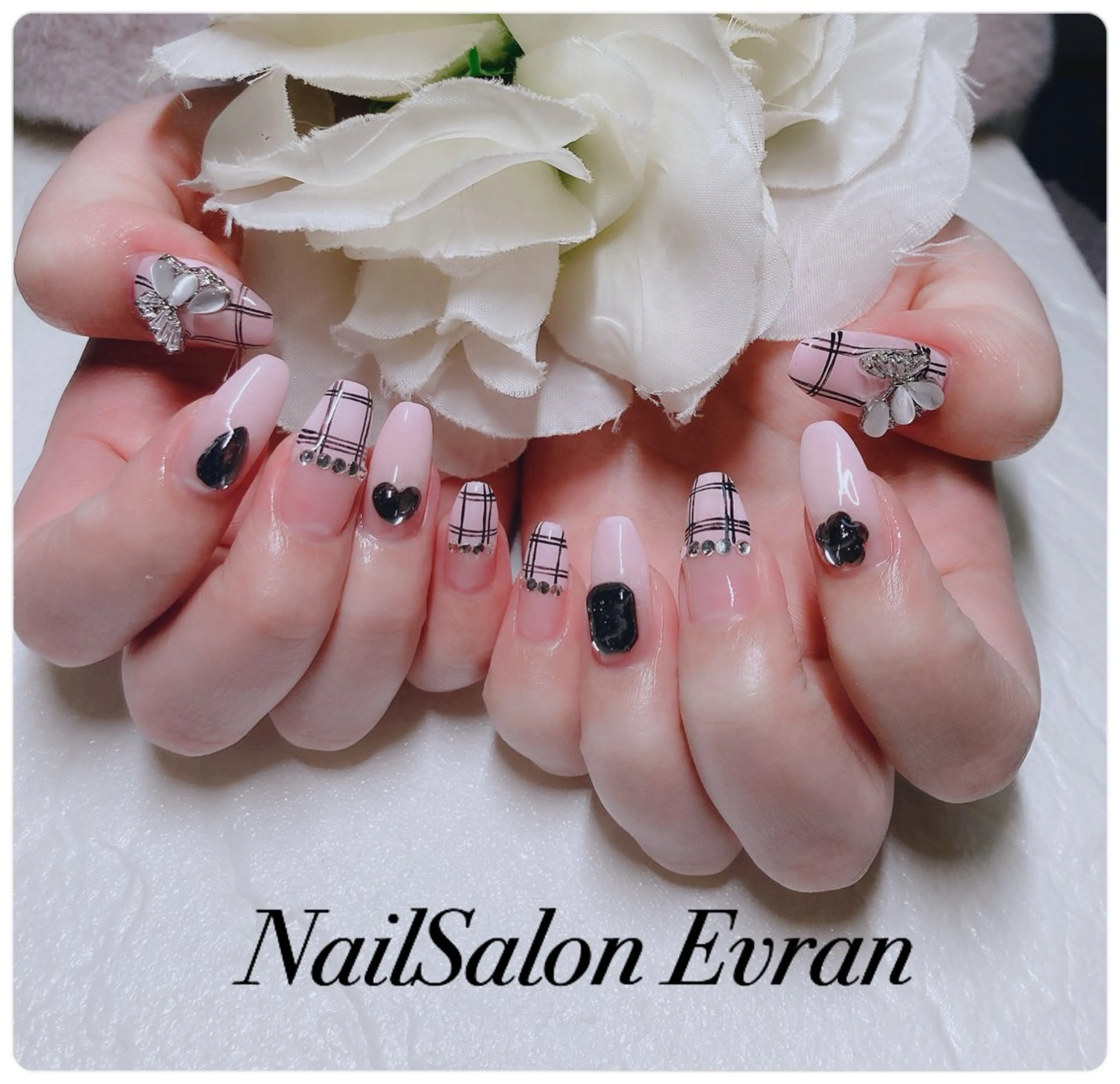 ネイル アートネイル フレンチネイル マグネットネイル 持ち込み ニュアンスネイル Nail salon Evranのネイルデザイン