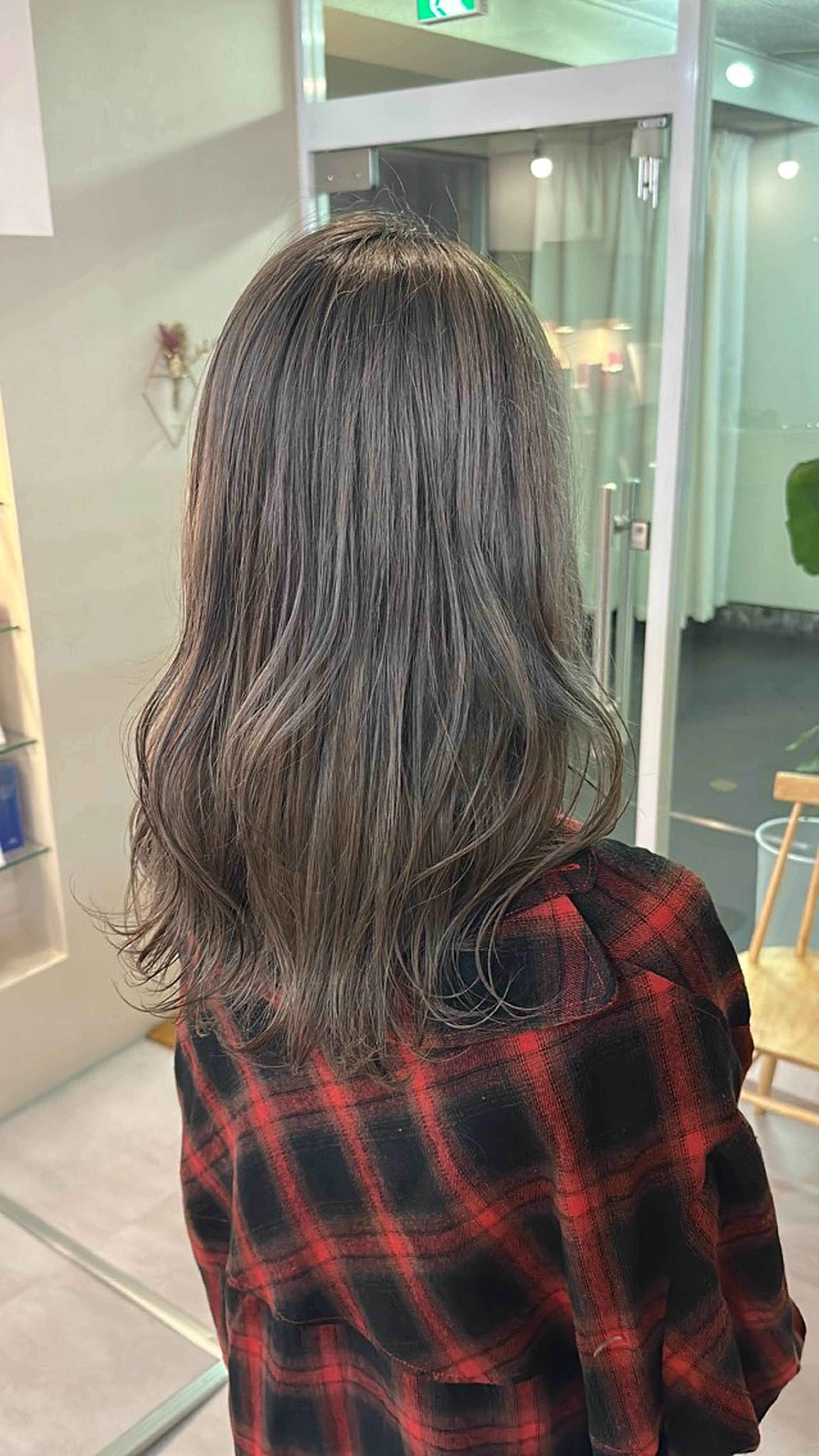 セミロング SALOWIN神戸三宮店所属・西口 源一のヘアスタイル