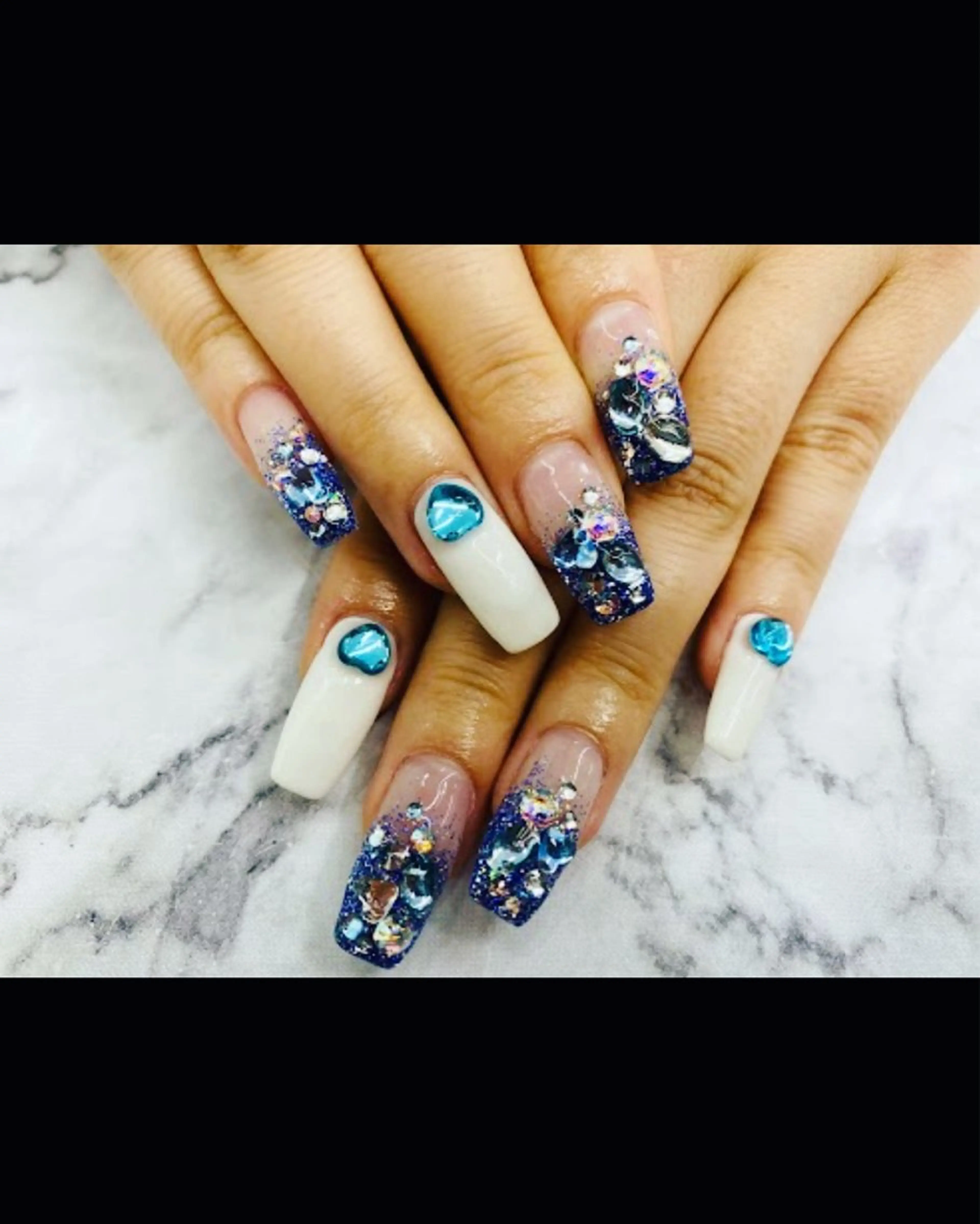 ネイル キラキラネイル ロングネイル ワンホンネイル ネイルサロン nail_upのネイルデザイン