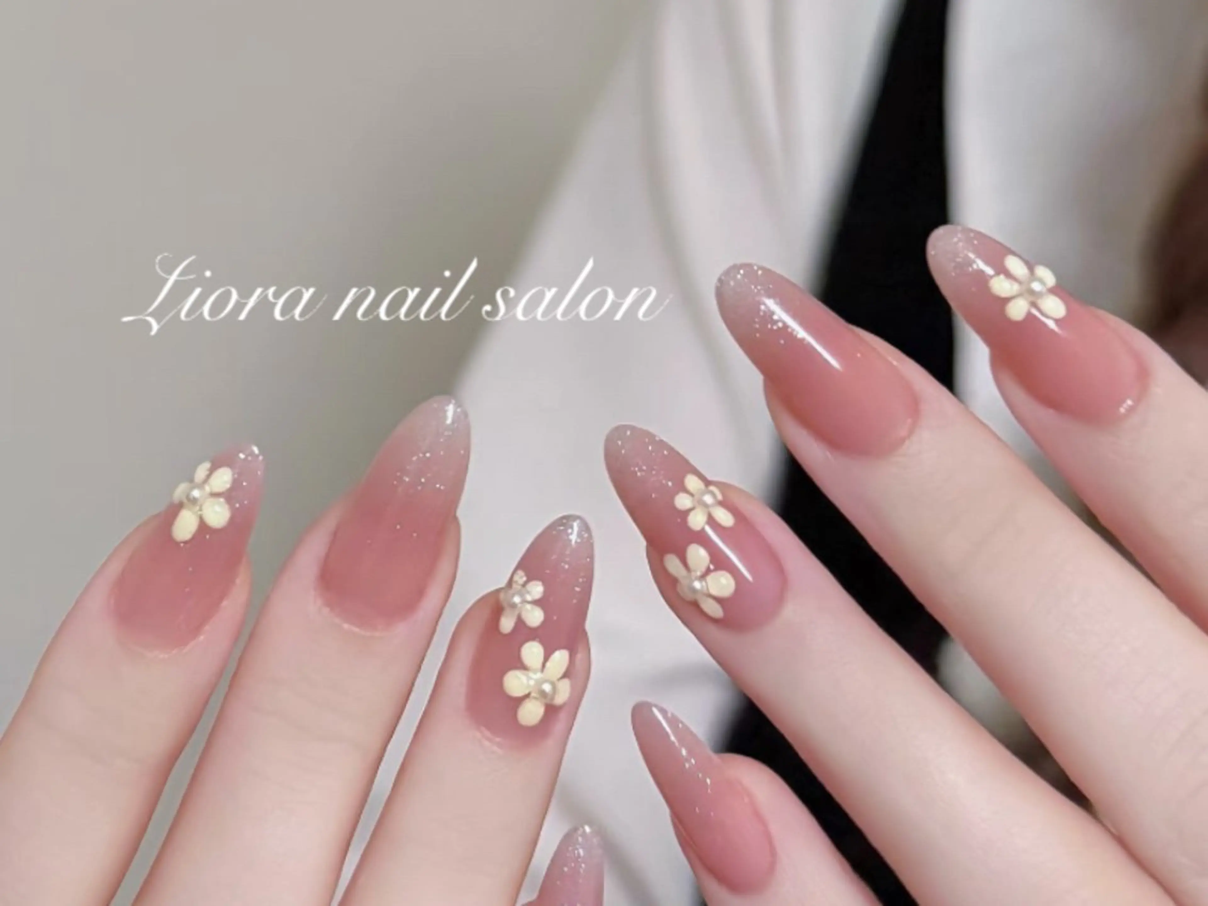 ネイル フレンチネイル ジェルネイル ガーリー グラデーション キラキラネイル ハンドネイル Liora nail 1のネイルデザイン