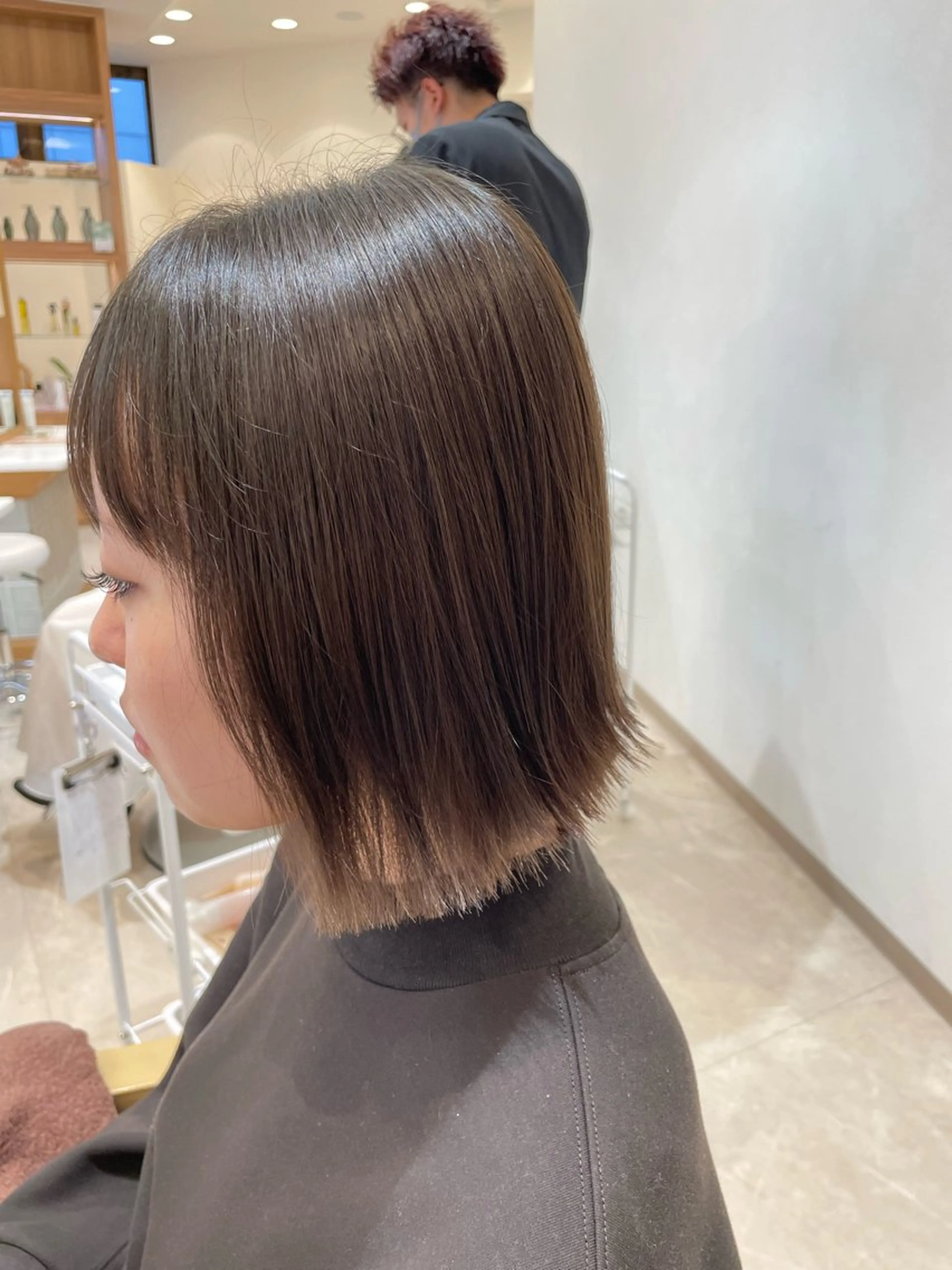 ショート カラー ベージュカラー オリーブベージュ ボブ 外ハネヘア カット ヘアカラー ヘッドスパ／透明感 カラー伊藤 千尋のヘアスタイル