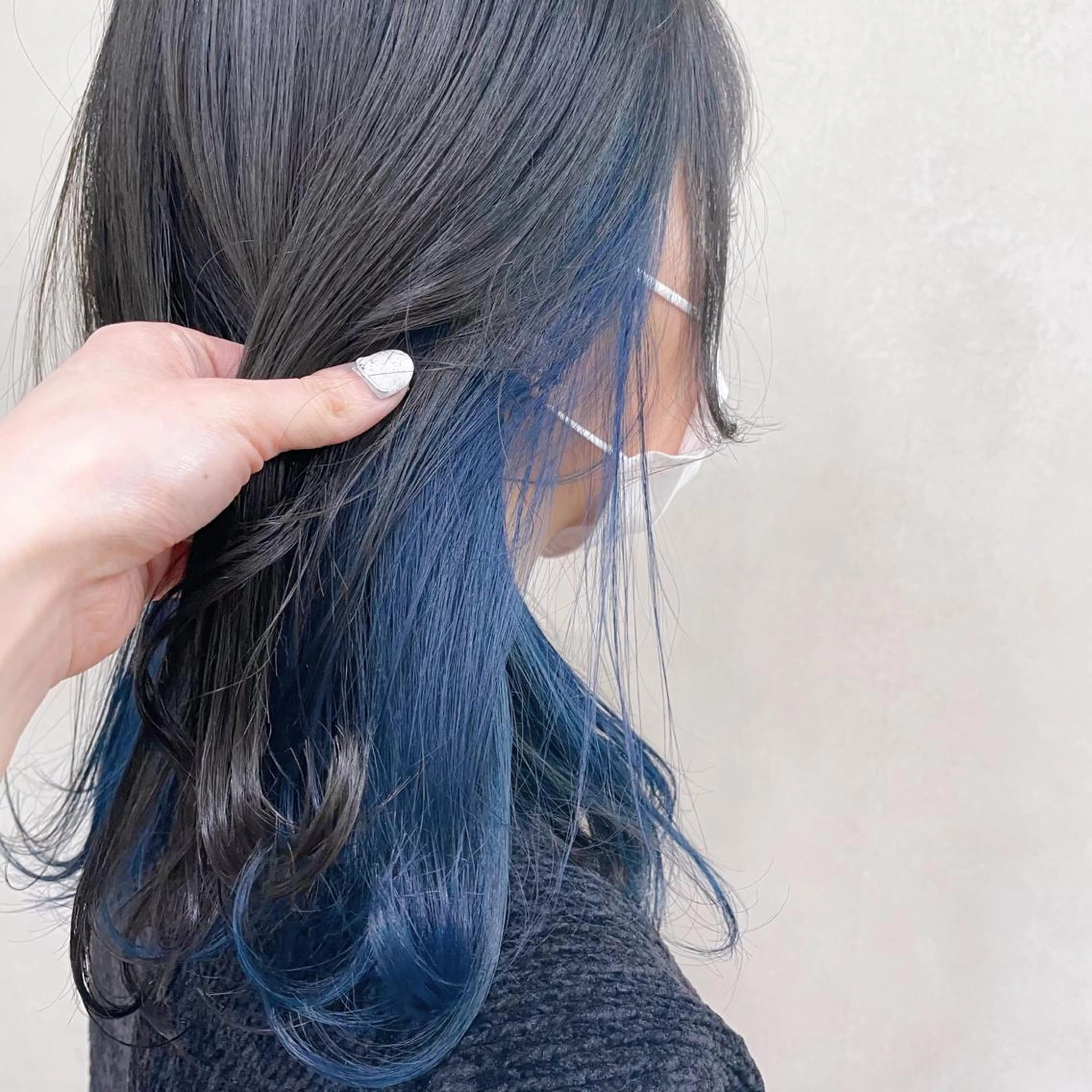 ミディアム カラー ブルーカラー グレージュ ネイビーカラー i Lu.所属・武田 和子のヘアスタイル