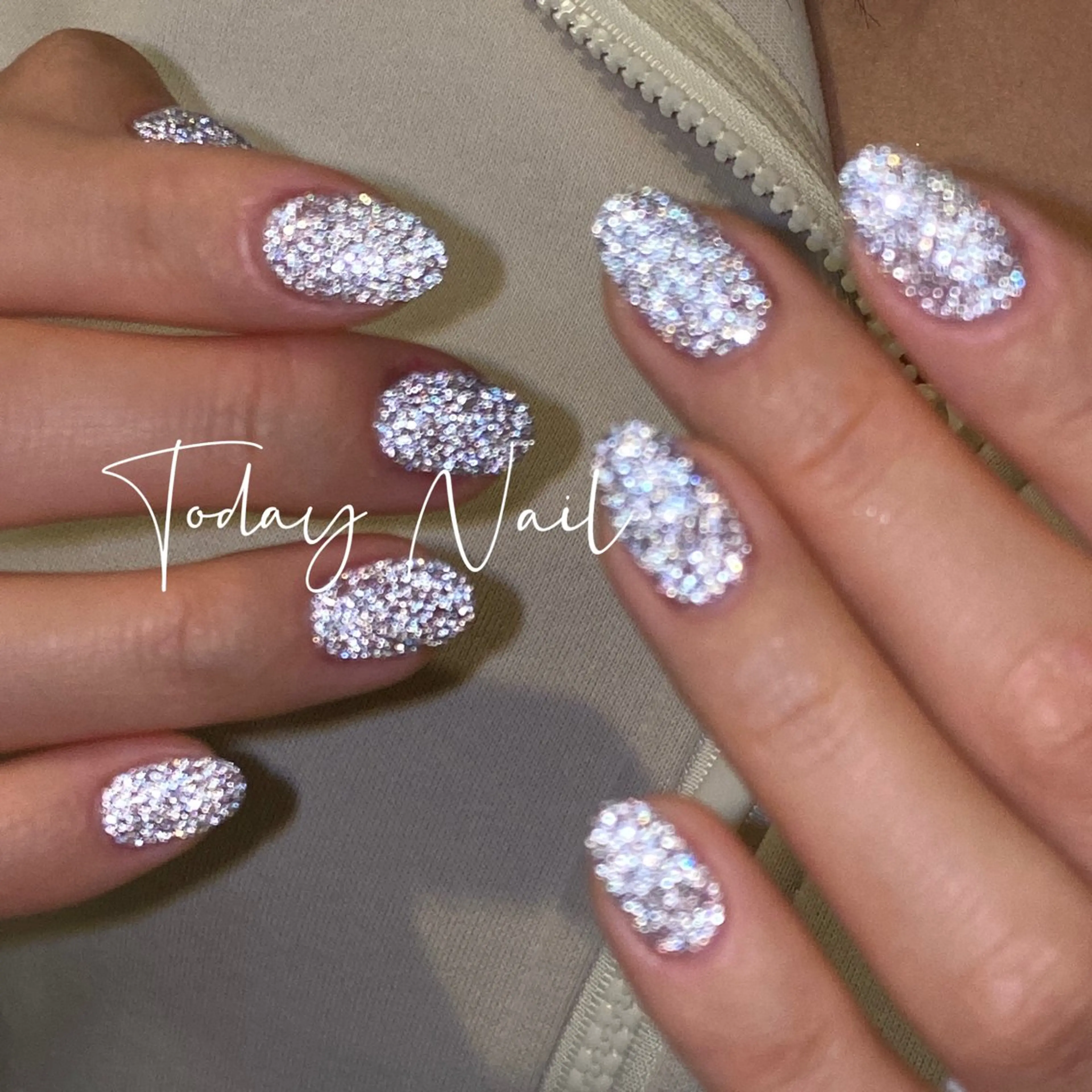 🎄12月限定🎄【チップ長さ出し10本】フラッシュネイル (パーツ2個🎁プレゼント )の写真