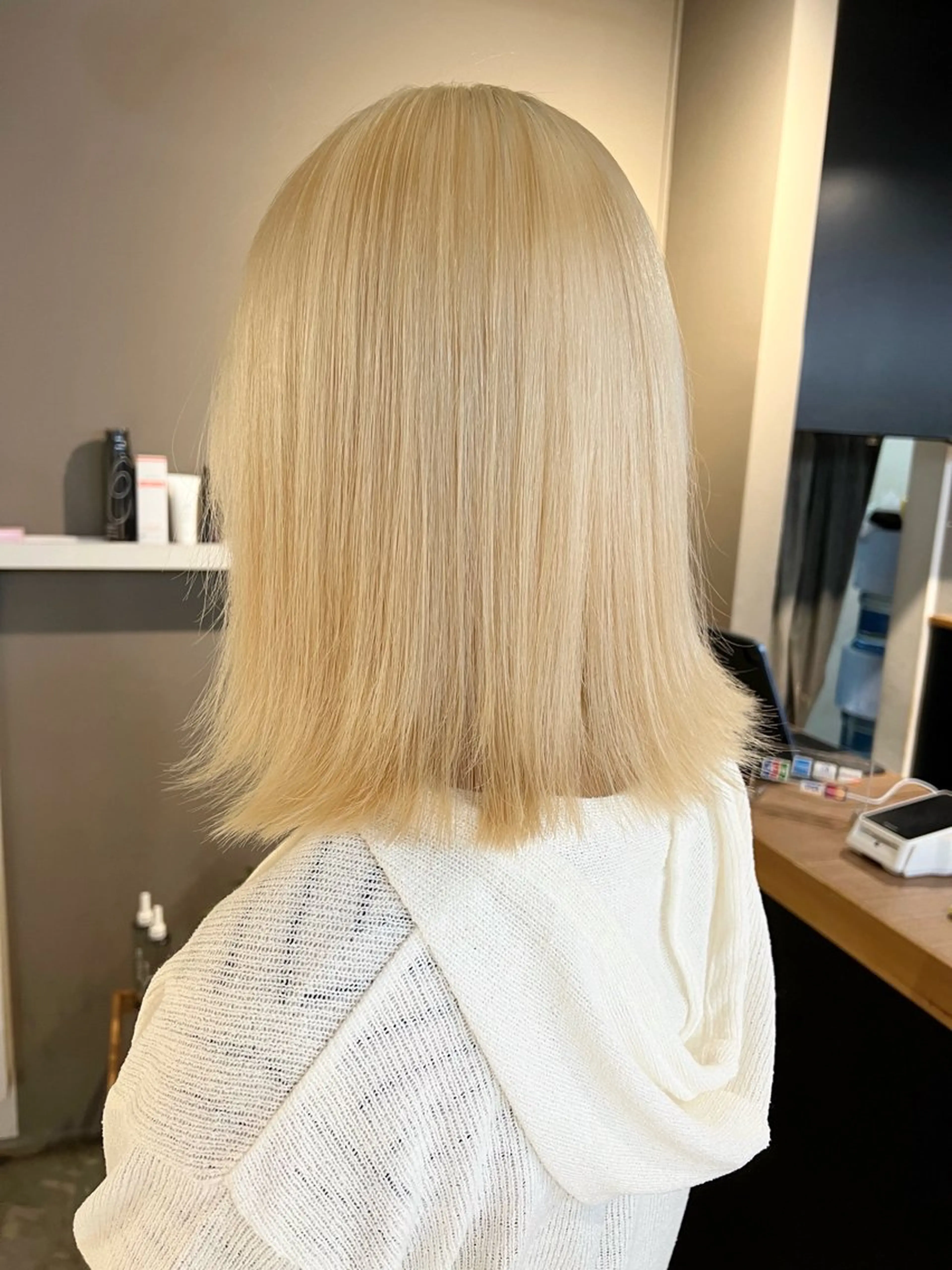 ミディアム カラー ブリーチ ブロンド daiki 原宿のヘアスタイル