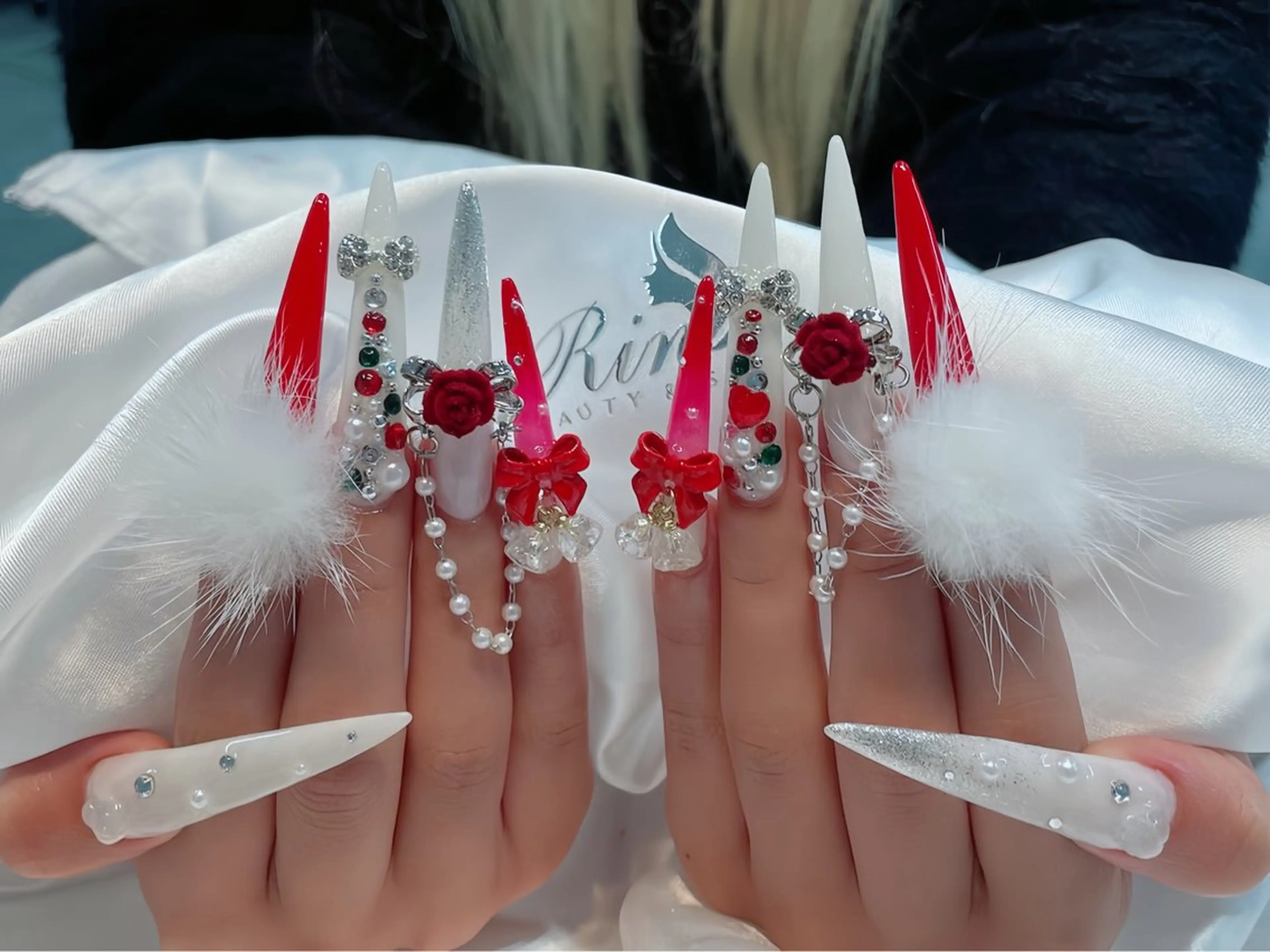 ネイル ボルドー フレンチネイル グラデーション キラキラネイル 韓国ネイル ハンドネイル Rin Nail 新大久保店のネイルデザイン