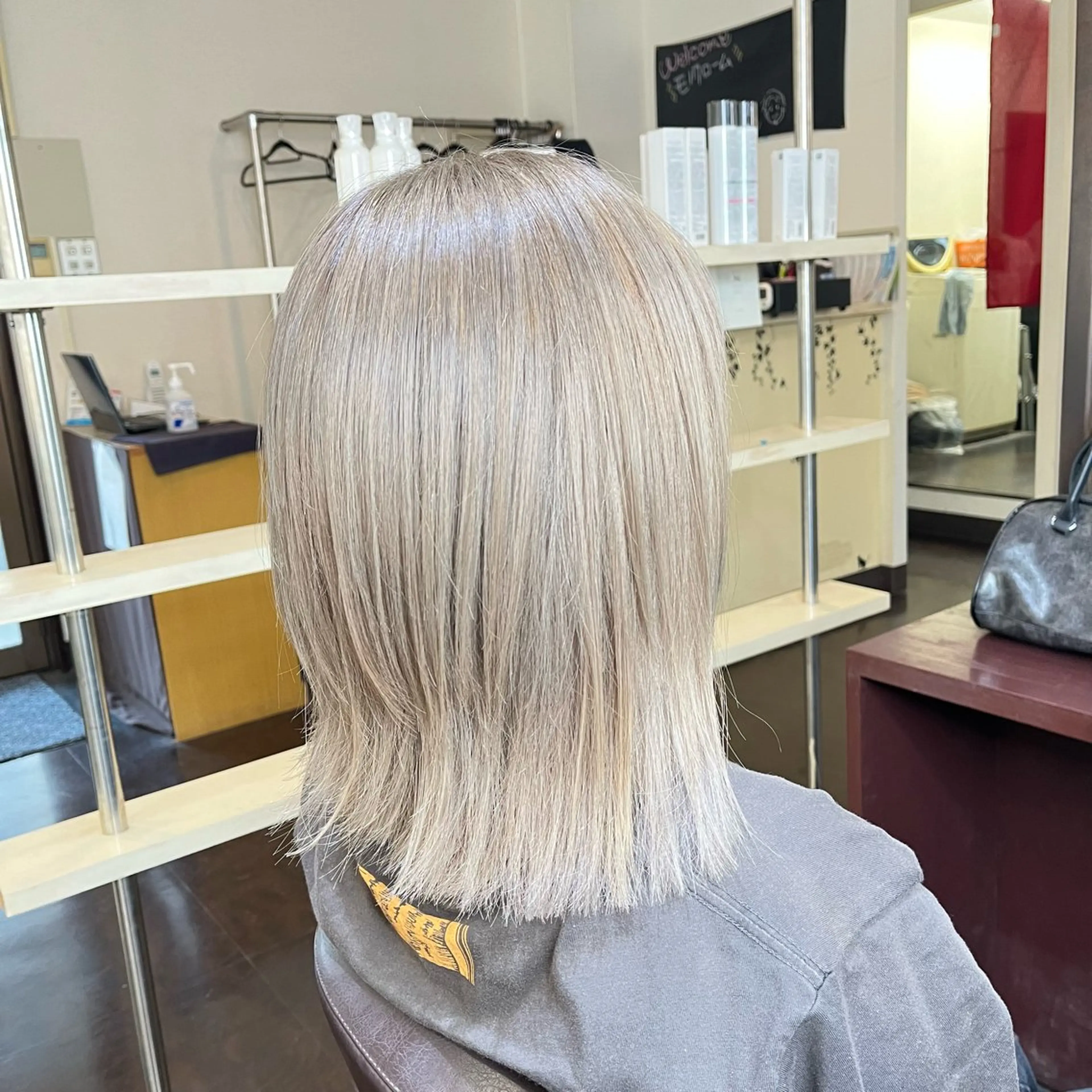 ミディアム カラー アッシュ ブリーチ ミルクティーアッシュ エクステ 編み込みエクステ/ ハイトーン りょすけのヘアスタイル