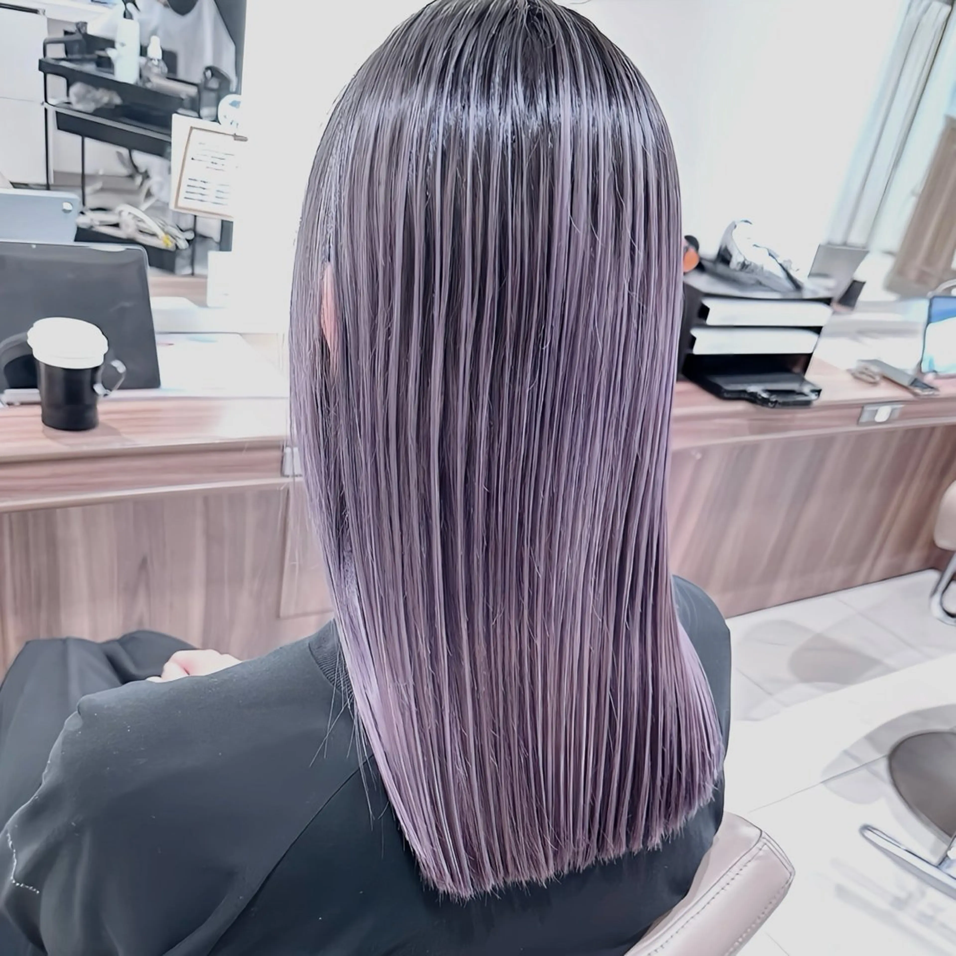 カラー ブリーチ ラベンダーカラー 加藤芽実カラーリスト ／ミルクティーカラーのヘアスタイル