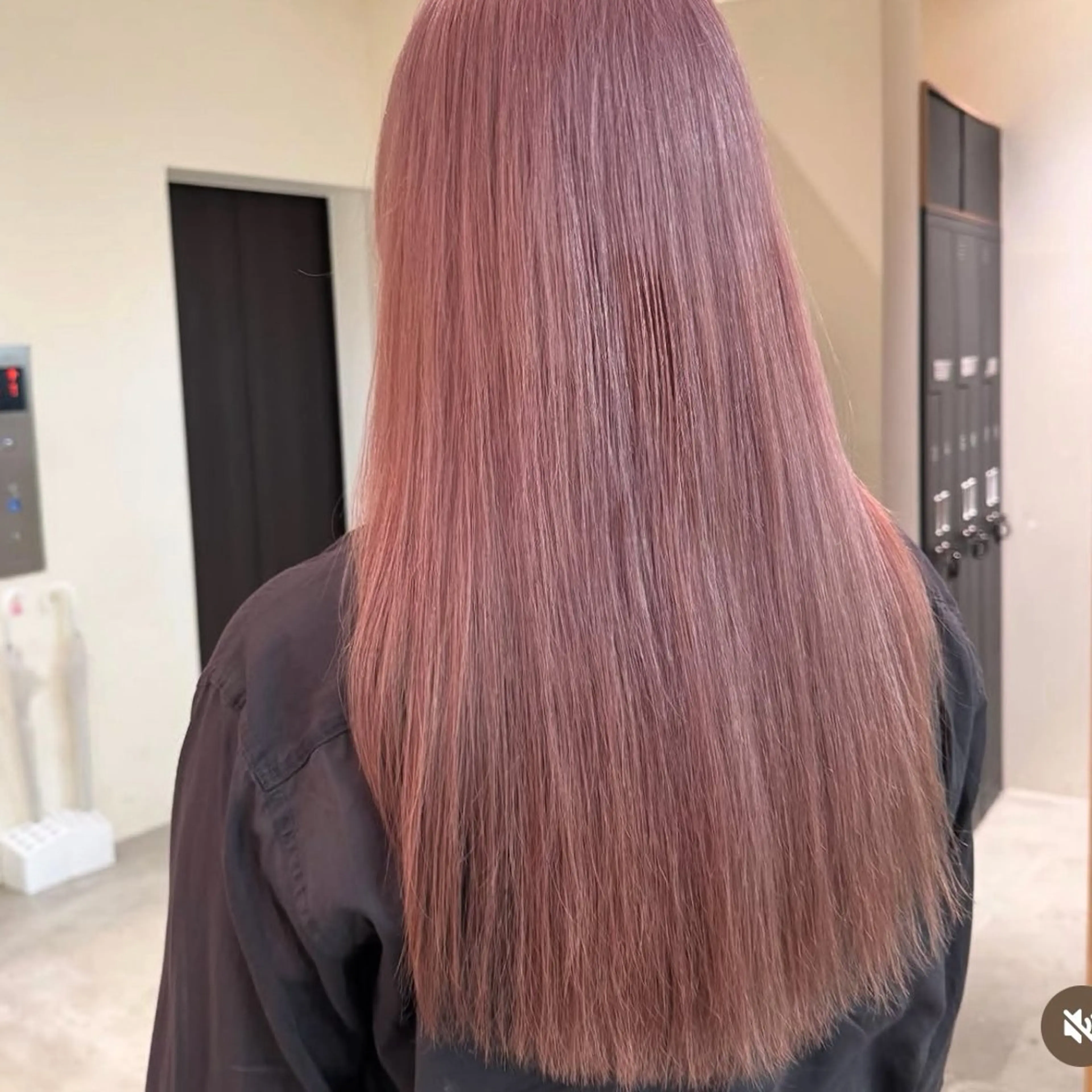 セミロング ヘアカラー 🩵ブリーチ・レイヤ ー/あさか 🩵のヘアスタイル