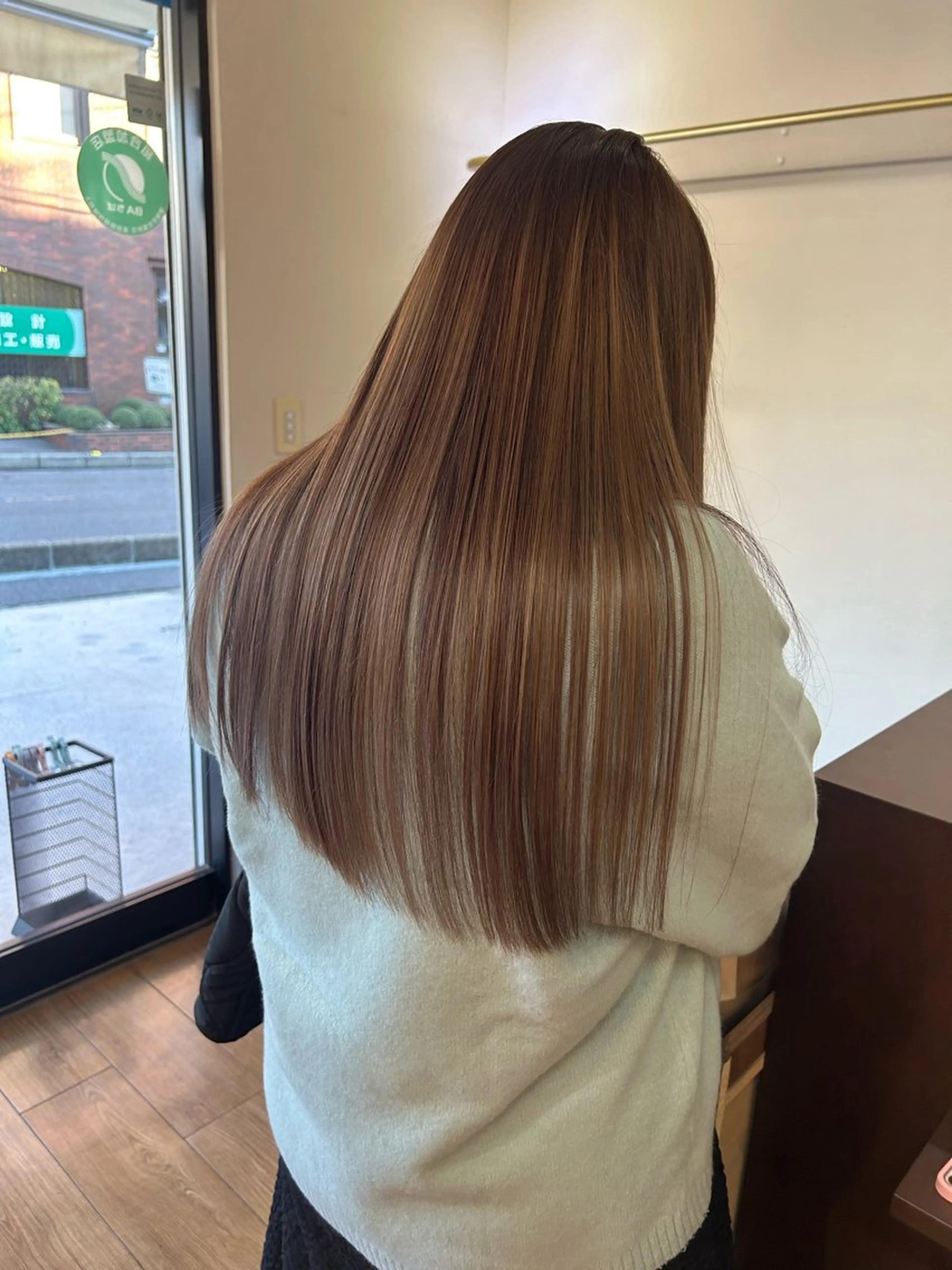 ロング まろやかなベージュ 小池春樹のヘアスタイル