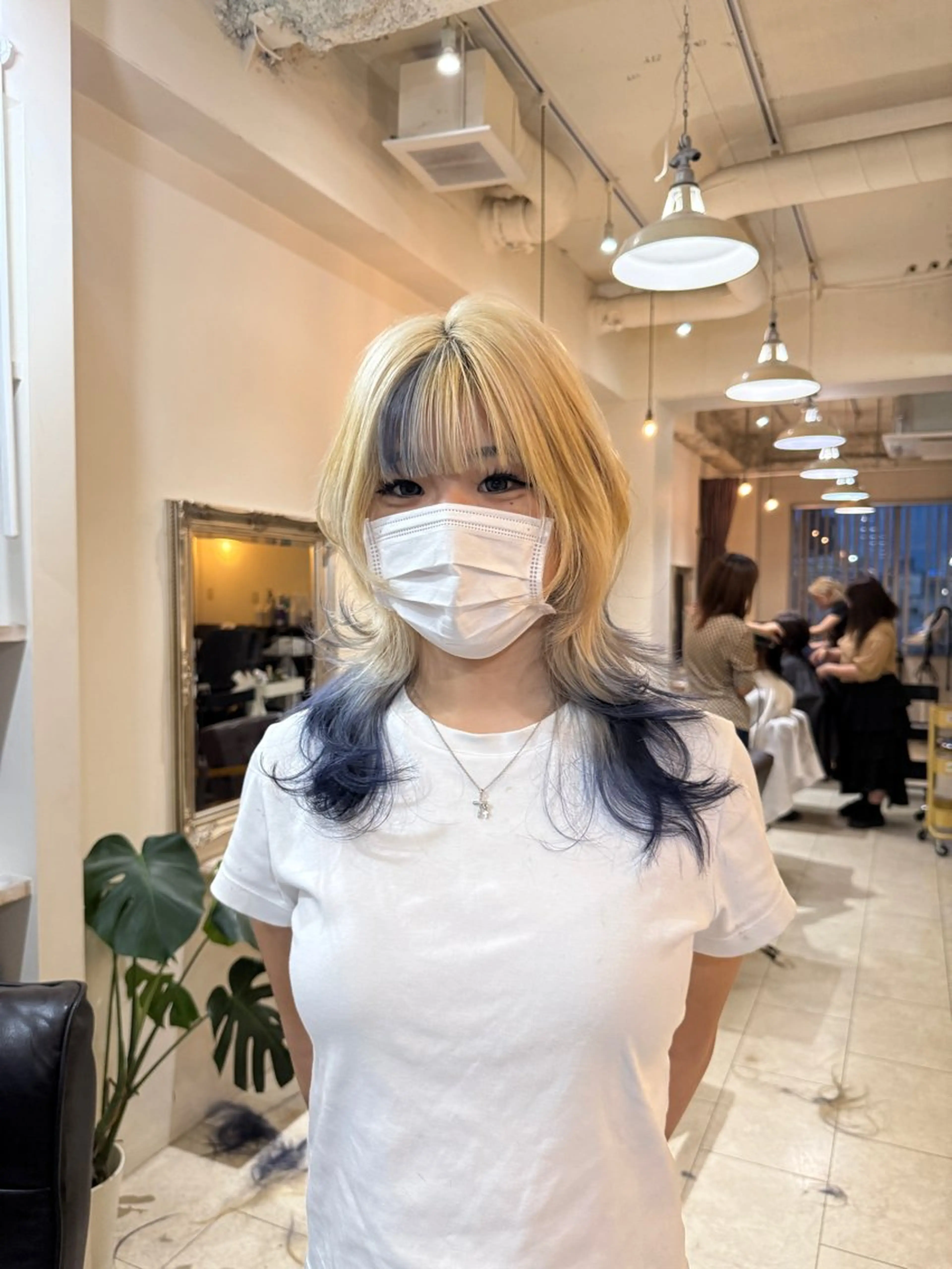 ロング Maho/海外 レイヤー/ハイトーンのヘアスタイル