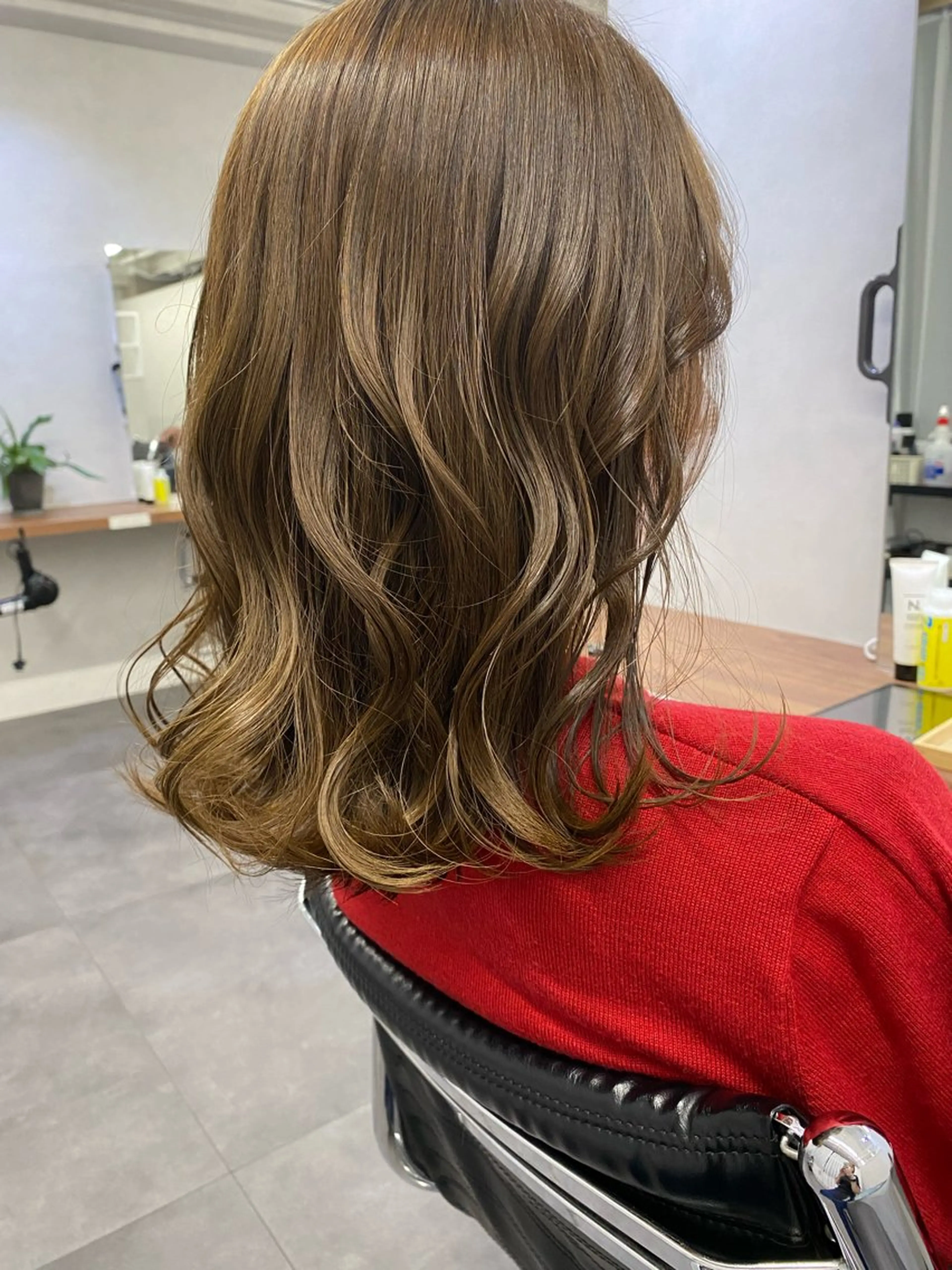 ミディアム カラー ベージュカラー en't所属・佐藤　ひなの ／艶髪のヘアスタイル