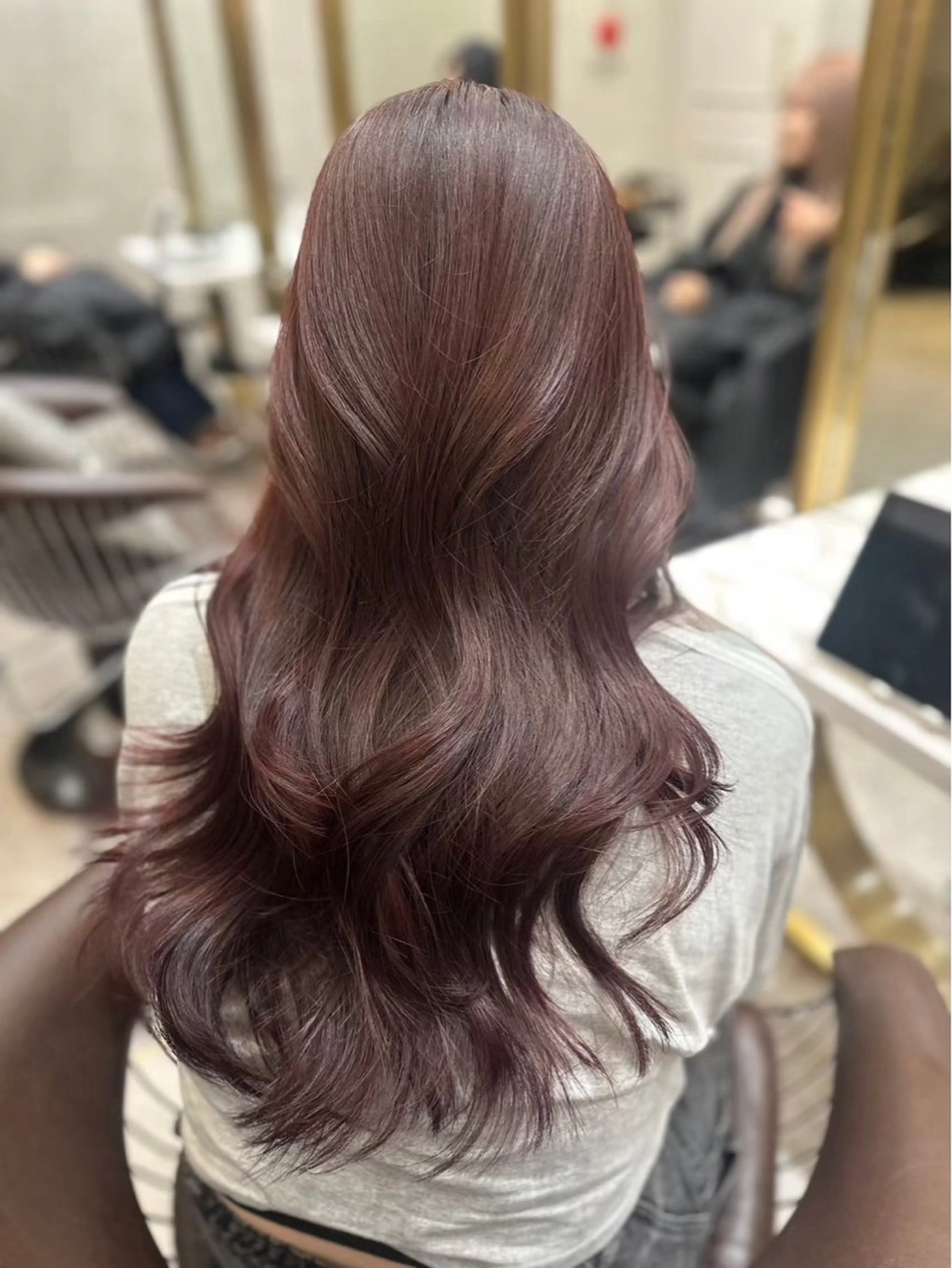 ロング カラー ヘアカラー トリートメント Lond Le'a /ハイトーンカラーのヘアスタイル