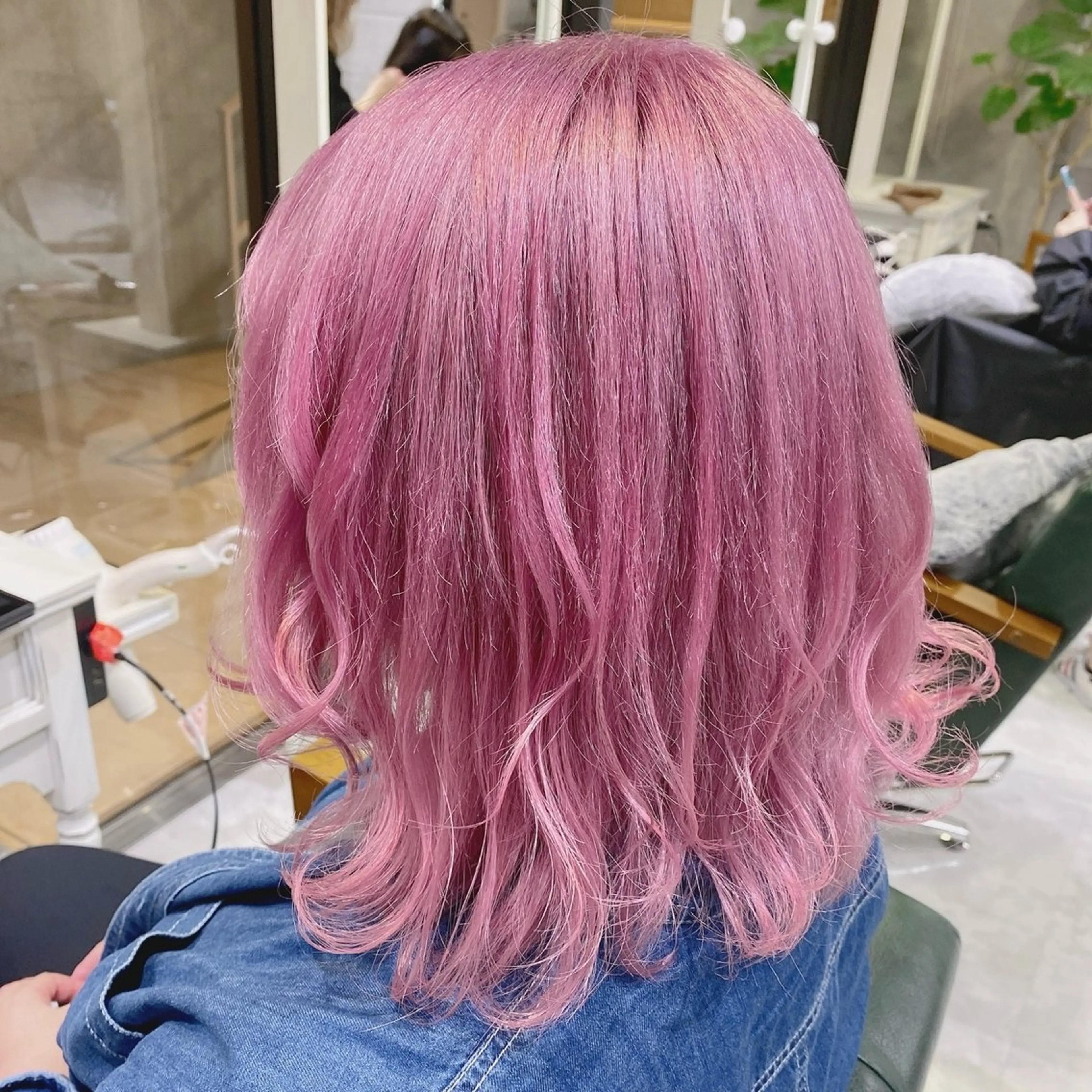 ミディアム カラー ブリーチ デザインカラー ハイトーンカラー ピンクカラー ヘアカラー トリートメント DAYS Men’sのヘアスタイル