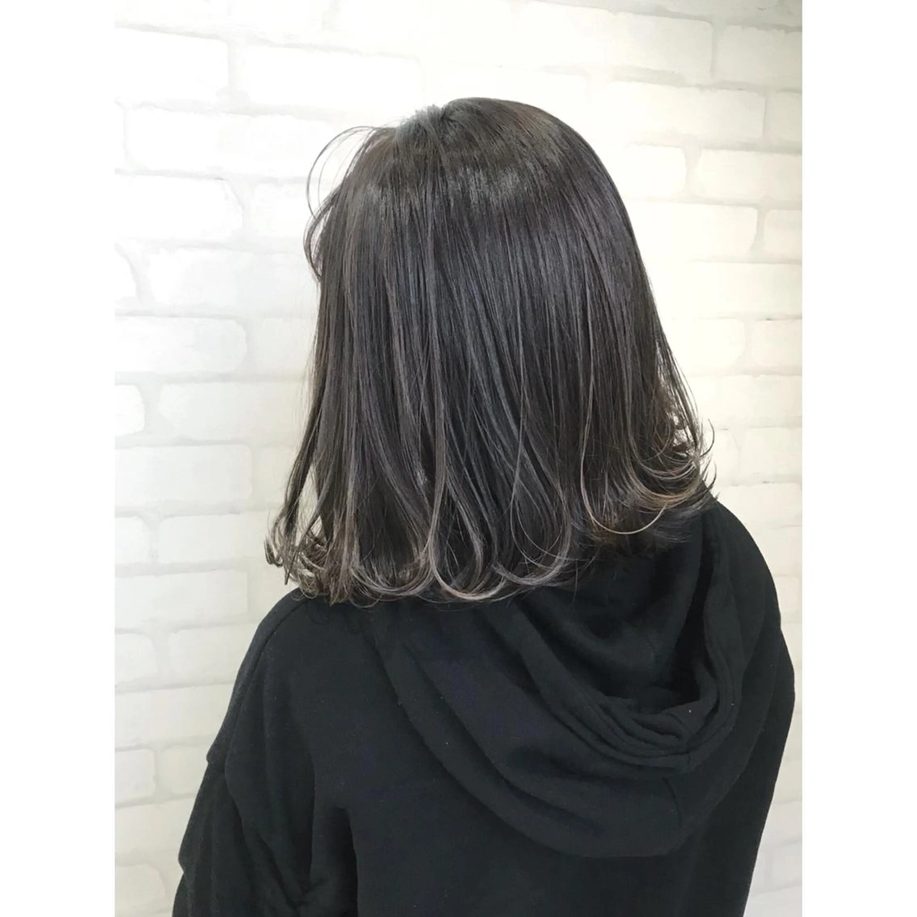 ショート カラー 切りっぱなしボブ アッシュ イルミナカラー ラベンダーカラー ラベンダーアッシュ カット ヘアカラー トリートメント 高木 麻知子のヘアスタイル