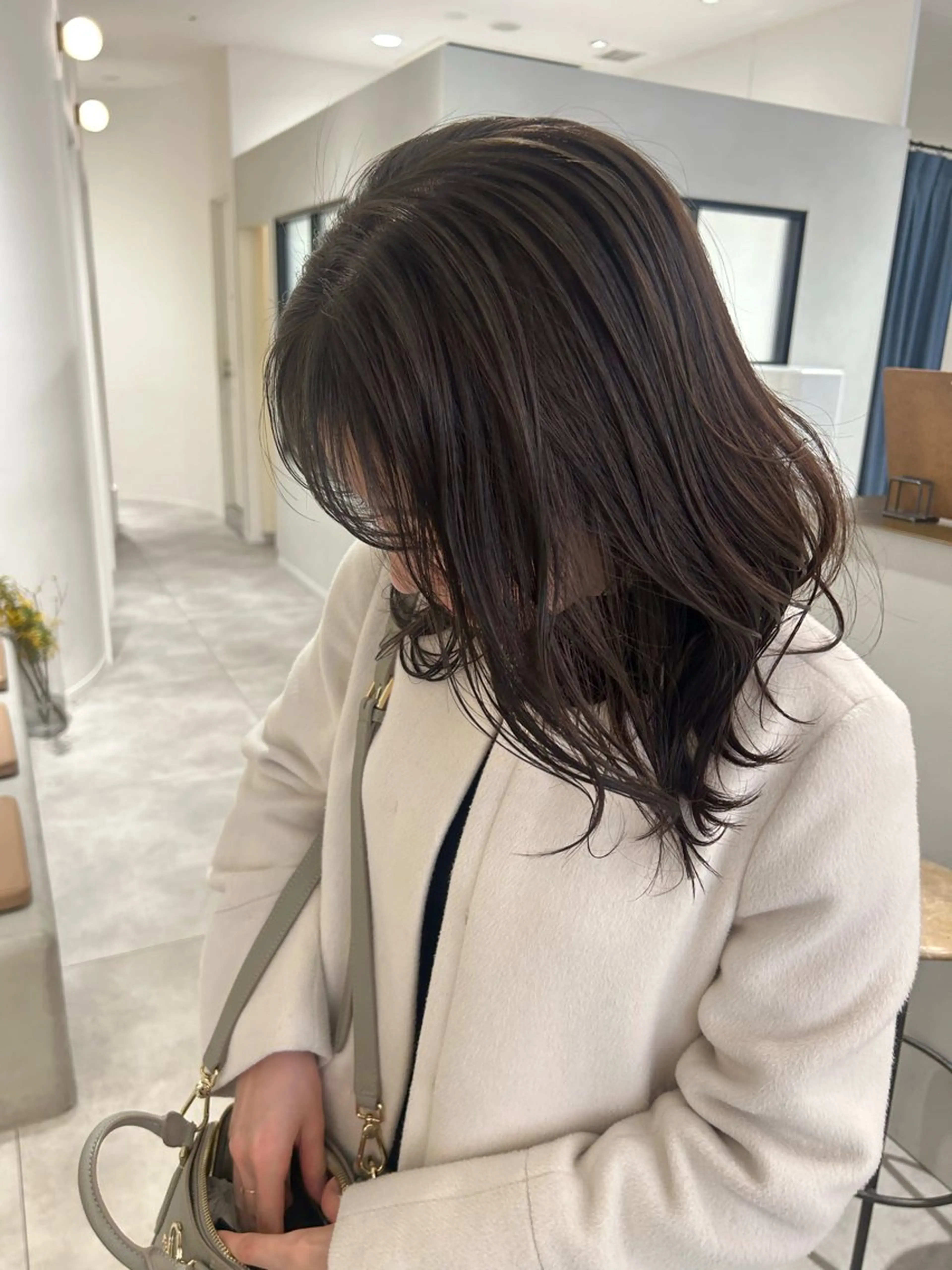 ミディアム カラー ブラウンカラー オリーブブラウン カット ヘアカラー オリーブベージュ/ ブリーチなし透明感のヘアスタイル