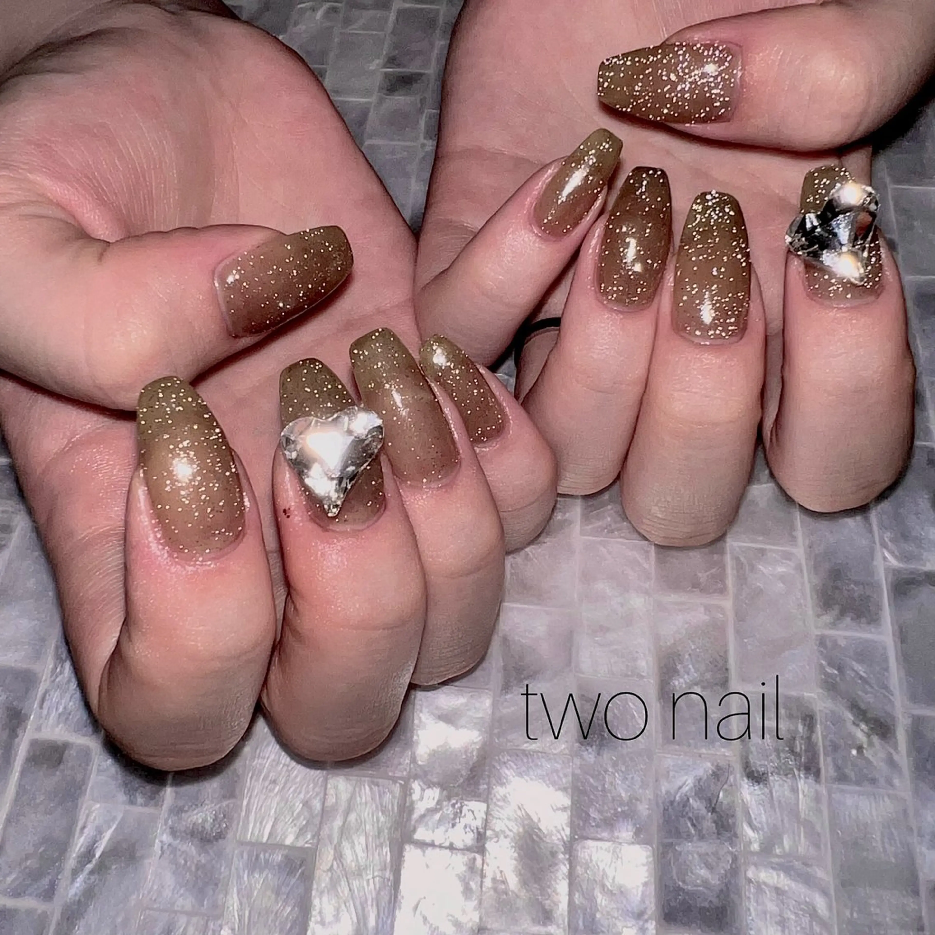 ネイル アートネイル キラキラネイル ネイルチップ ホワイト ハンドネイル two nailのネイルデザイン