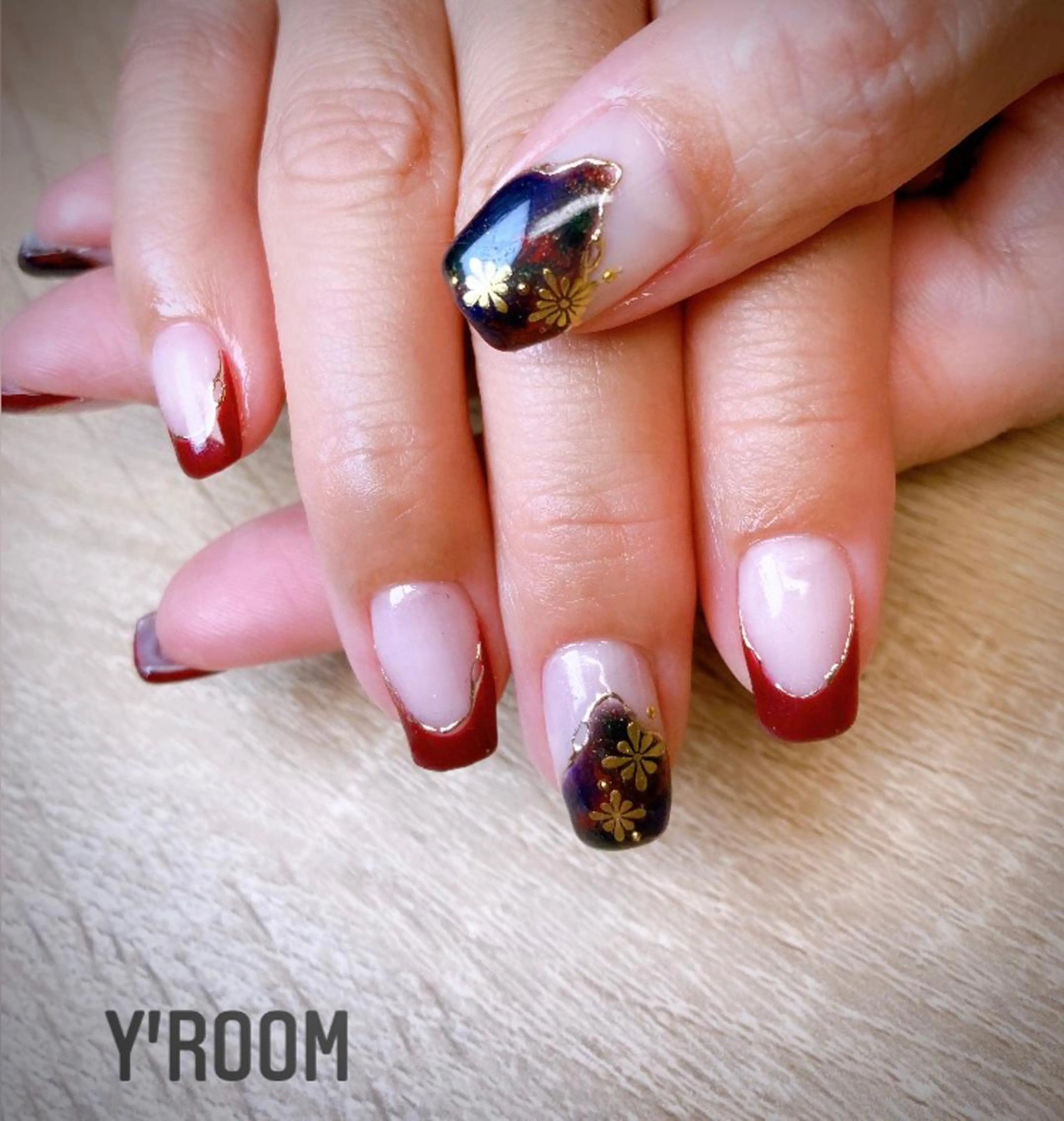 ネイル オーロラネイル ボルドー フラッシュネイル ジェルネイル 氷ネイル・うるうるネイル YUKA （ネイリスト）のネイルデザイン