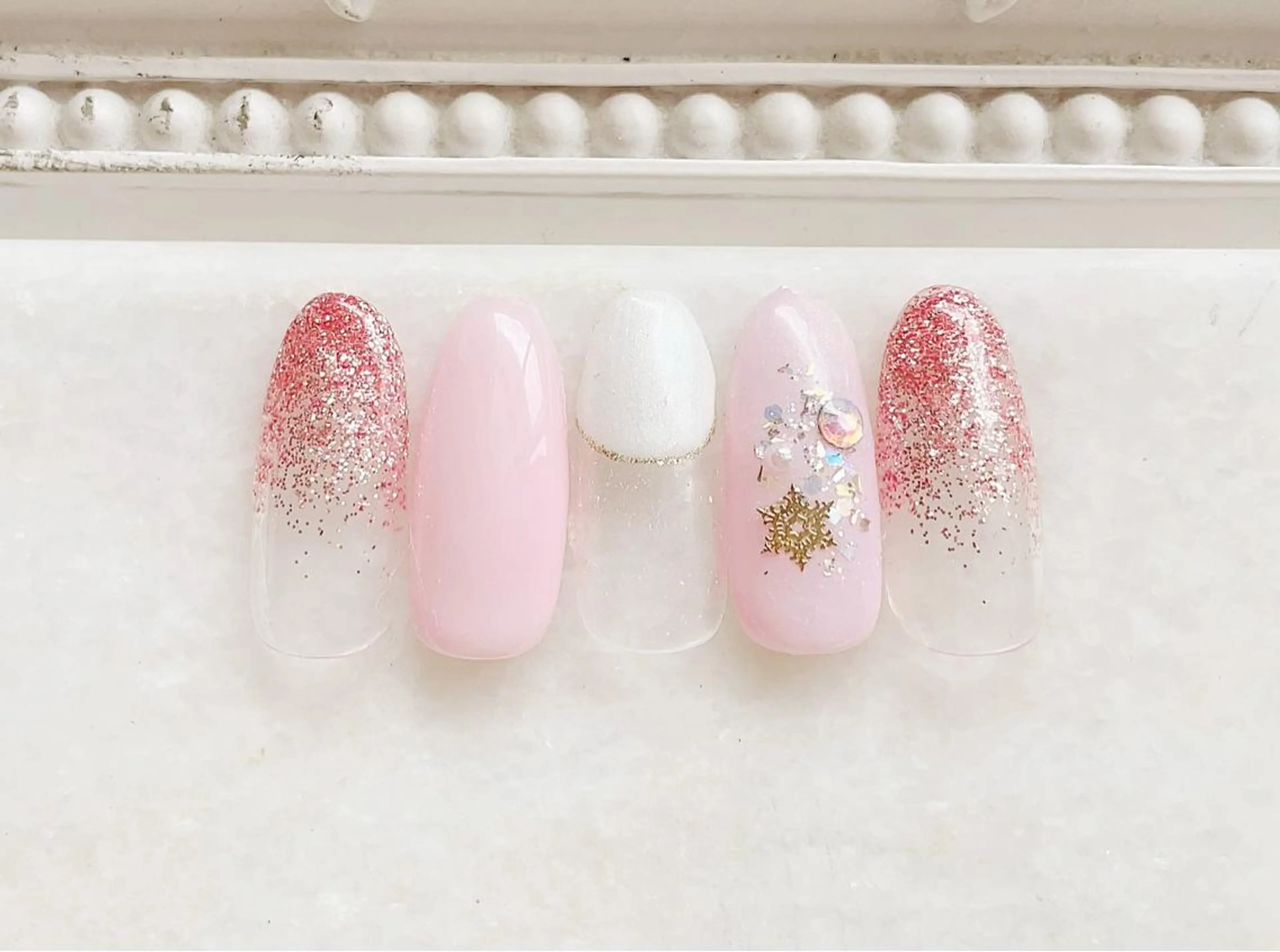 ネイル ジェルネイル キラキラネイル パラジェル 冬ネイル ハンドネイル Satomi  のネイルデザイン