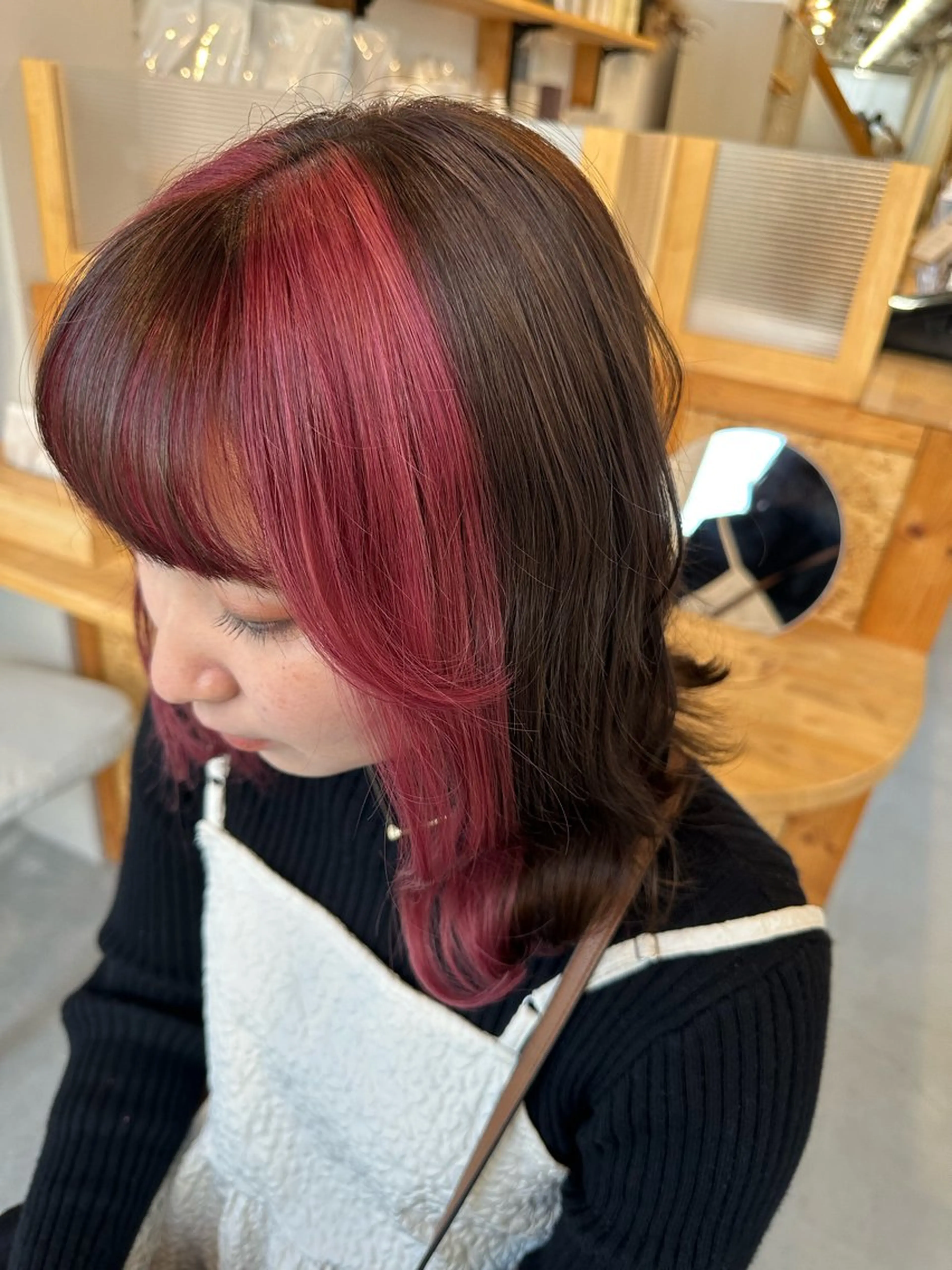 ミディアム カラー ミストバング  フェイスフレーミング ピンクカラー 松本 莉央のヘアスタイル