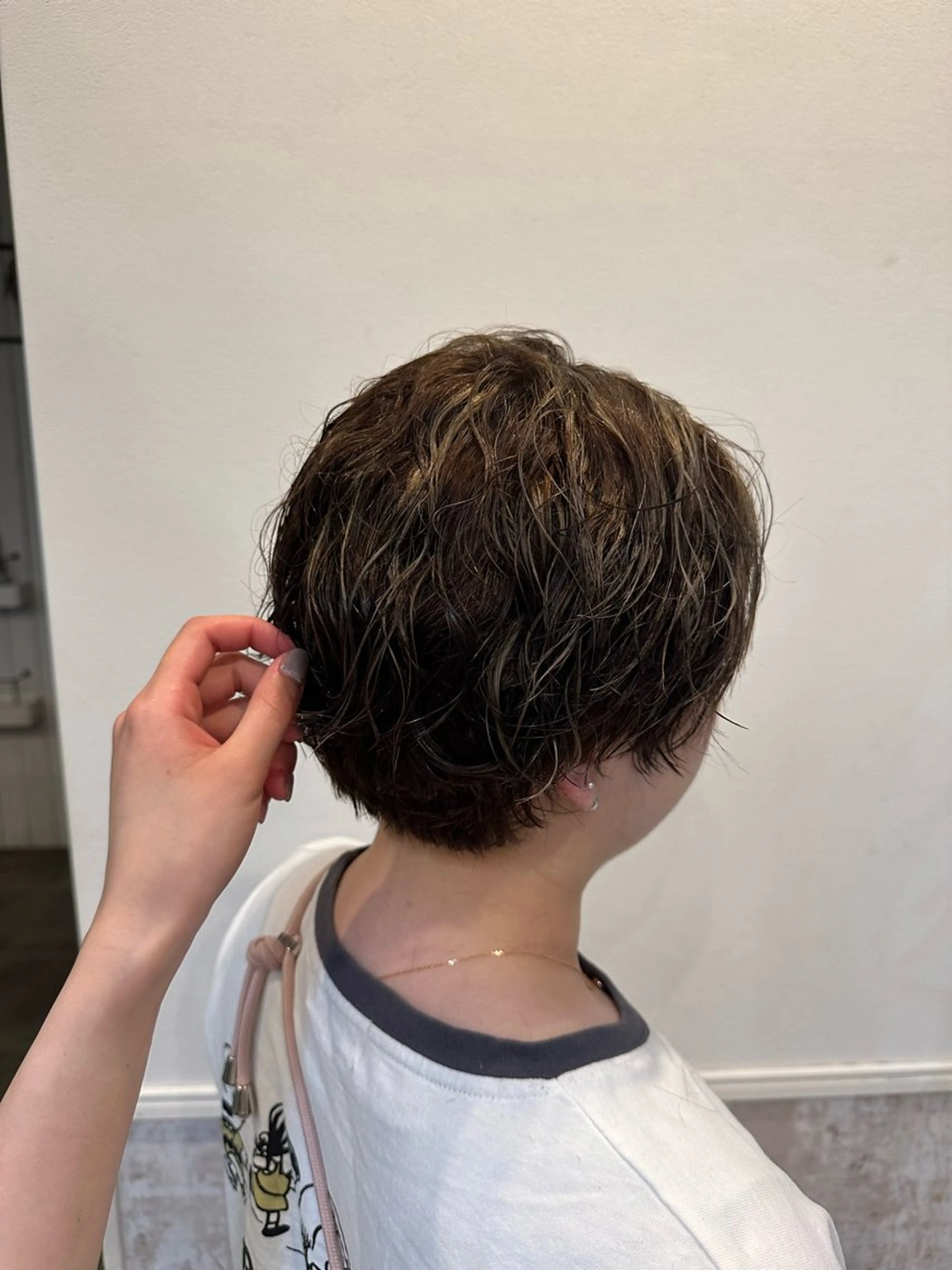 ショート ショートヘア 岩本みるか/ 暖色カラー/ベージュのヘアスタイル