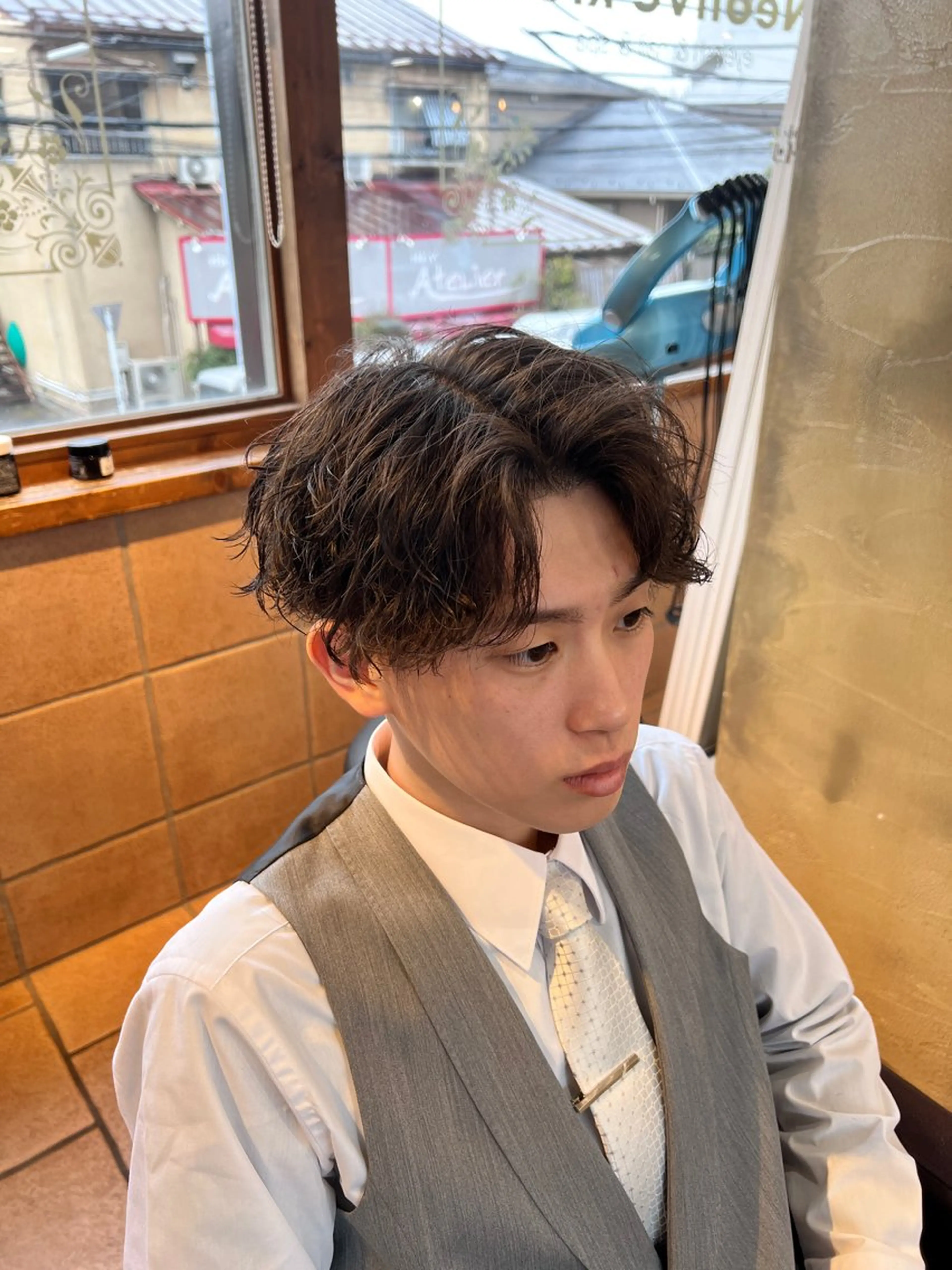 ミディアム パーマ メンズ ミディアムパーマ メンズパーマ 波巻きパーマ カット パーマ メンズカットパーマ ✂️ JOYAのヘアスタイル