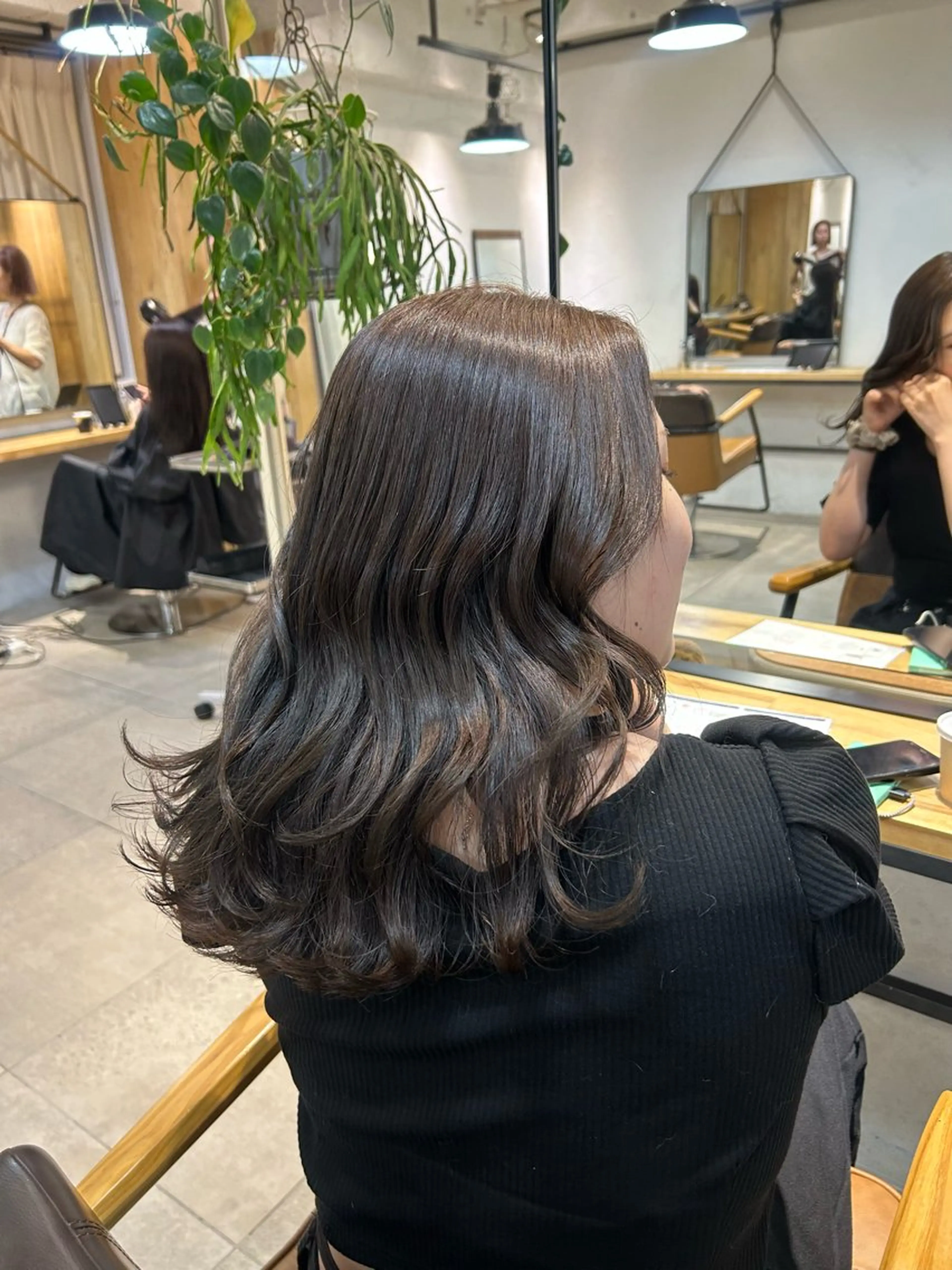 カラー moeka 表参道のヘアスタイル