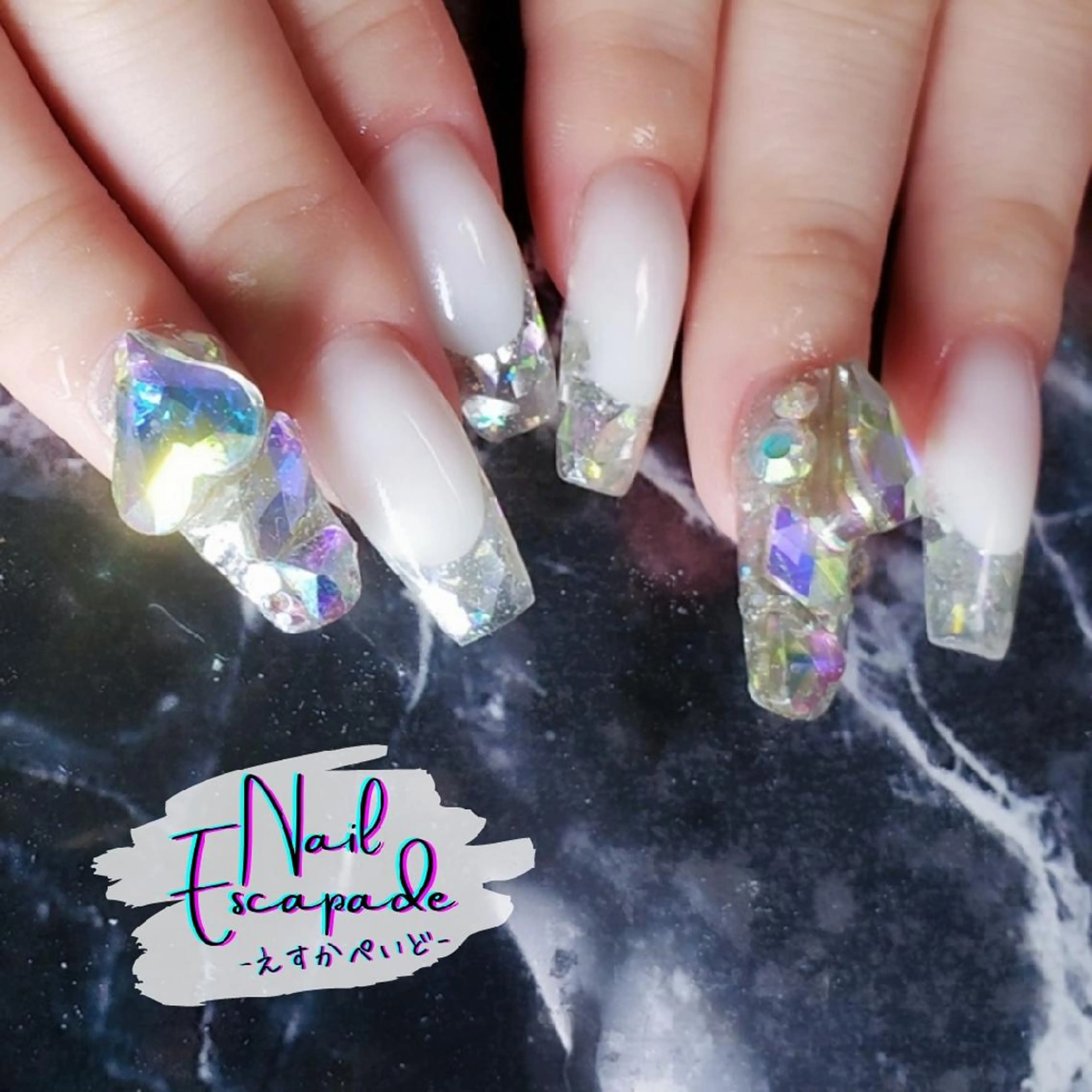 ネイル セミロング フレンチネイル ガラスフレンチ ハンドネイル クロキ 。のネイルデザイン