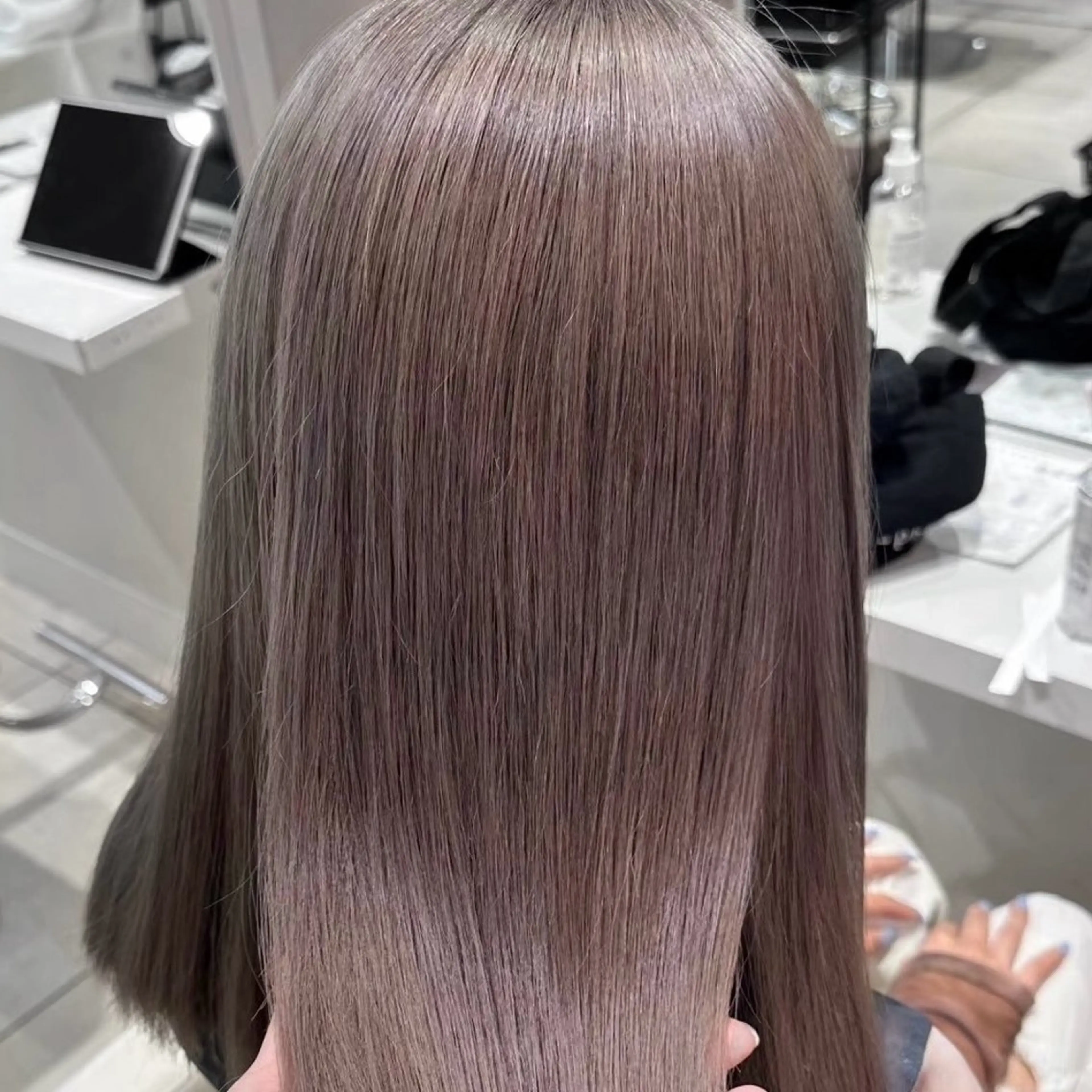 ミディアム カラー ヘアカラー ハイトーン×推し カラー💫Miyuのヘアスタイル