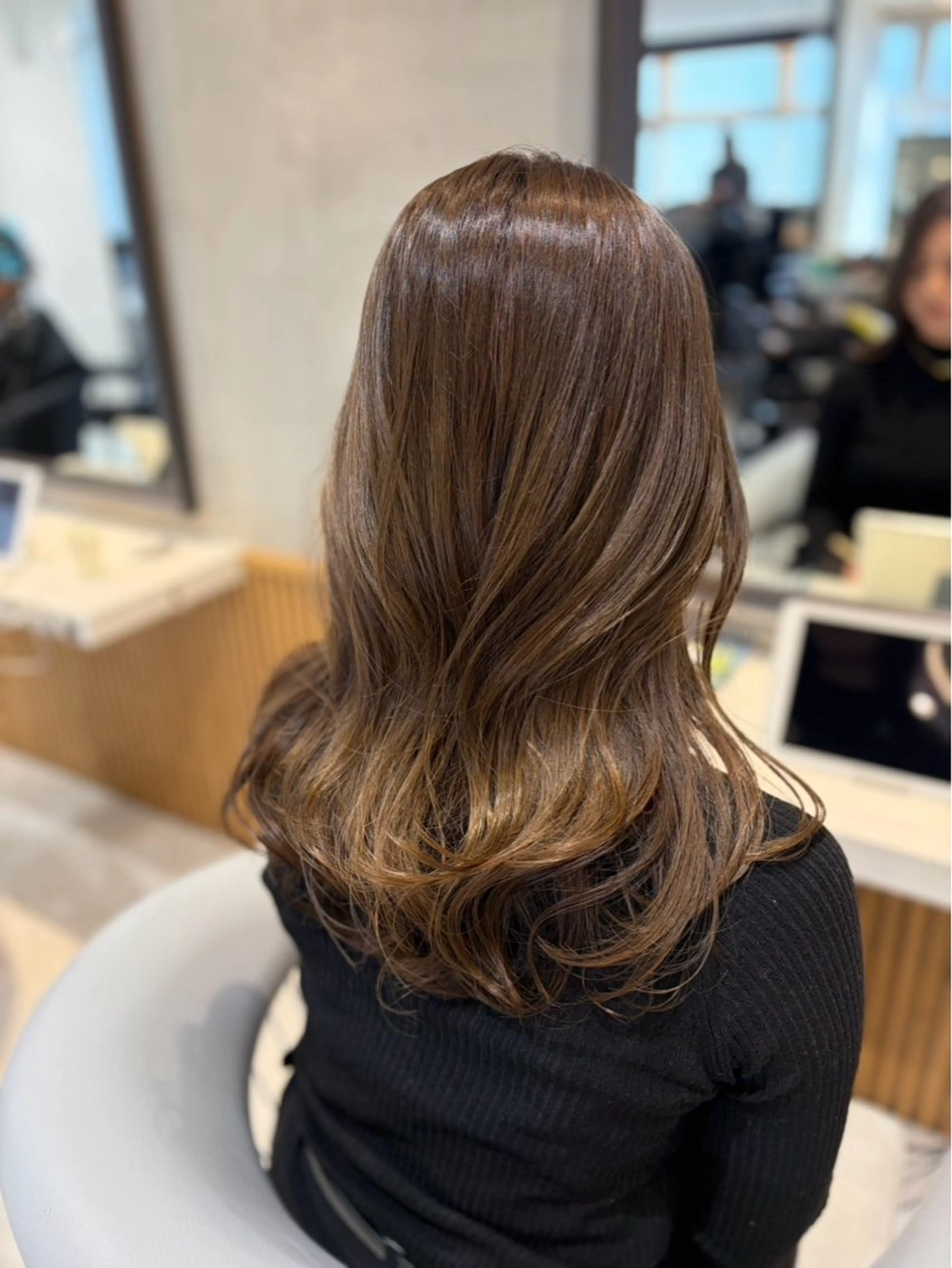 ロング ヘアカラー トリートメント イウラ ショウヤのヘアスタイル