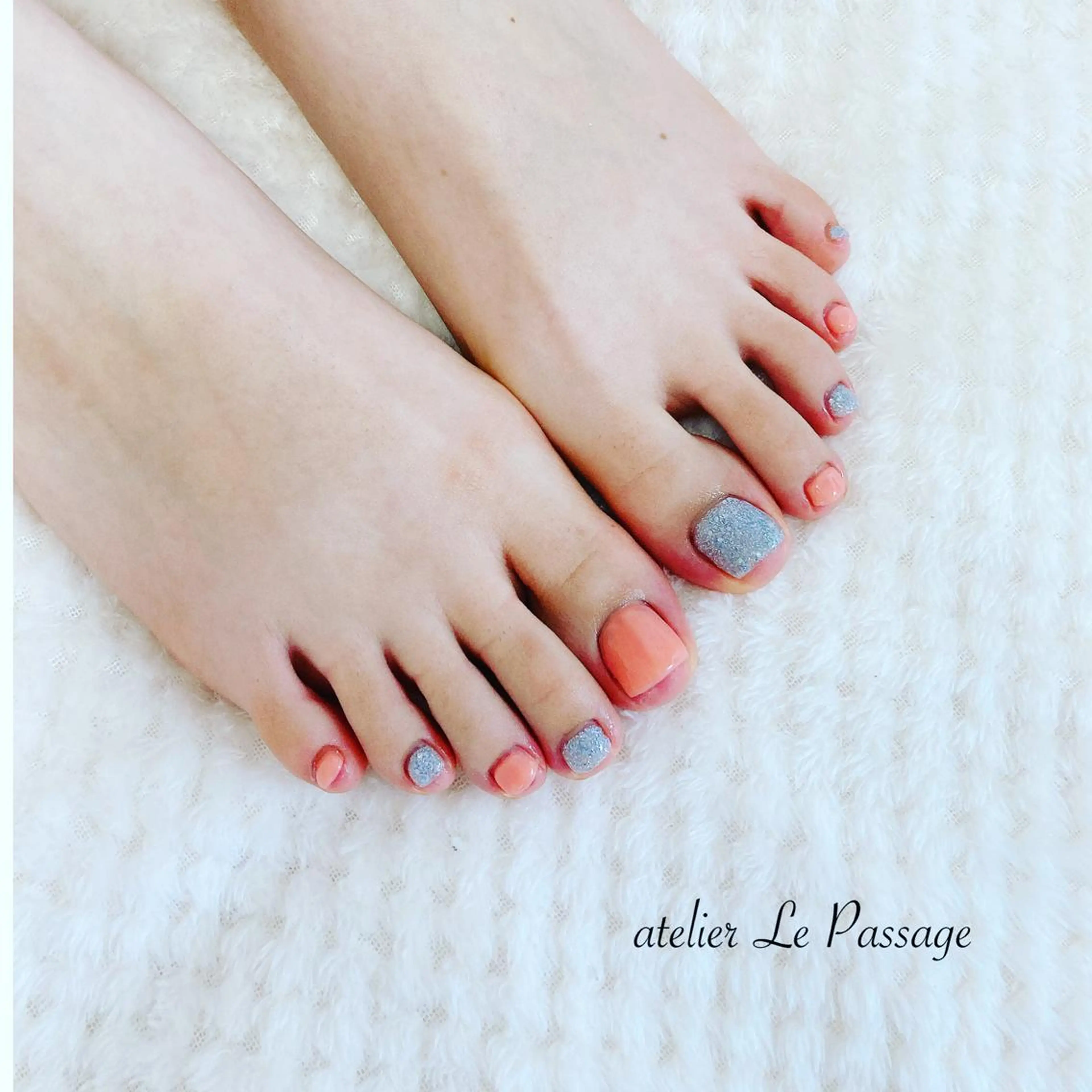 ネイル フットネイル ジェルネイル ラメ(グリッター) パラジェル 赤色 Atelier Le Passage所属・h nakatsukaのネイルデザイン