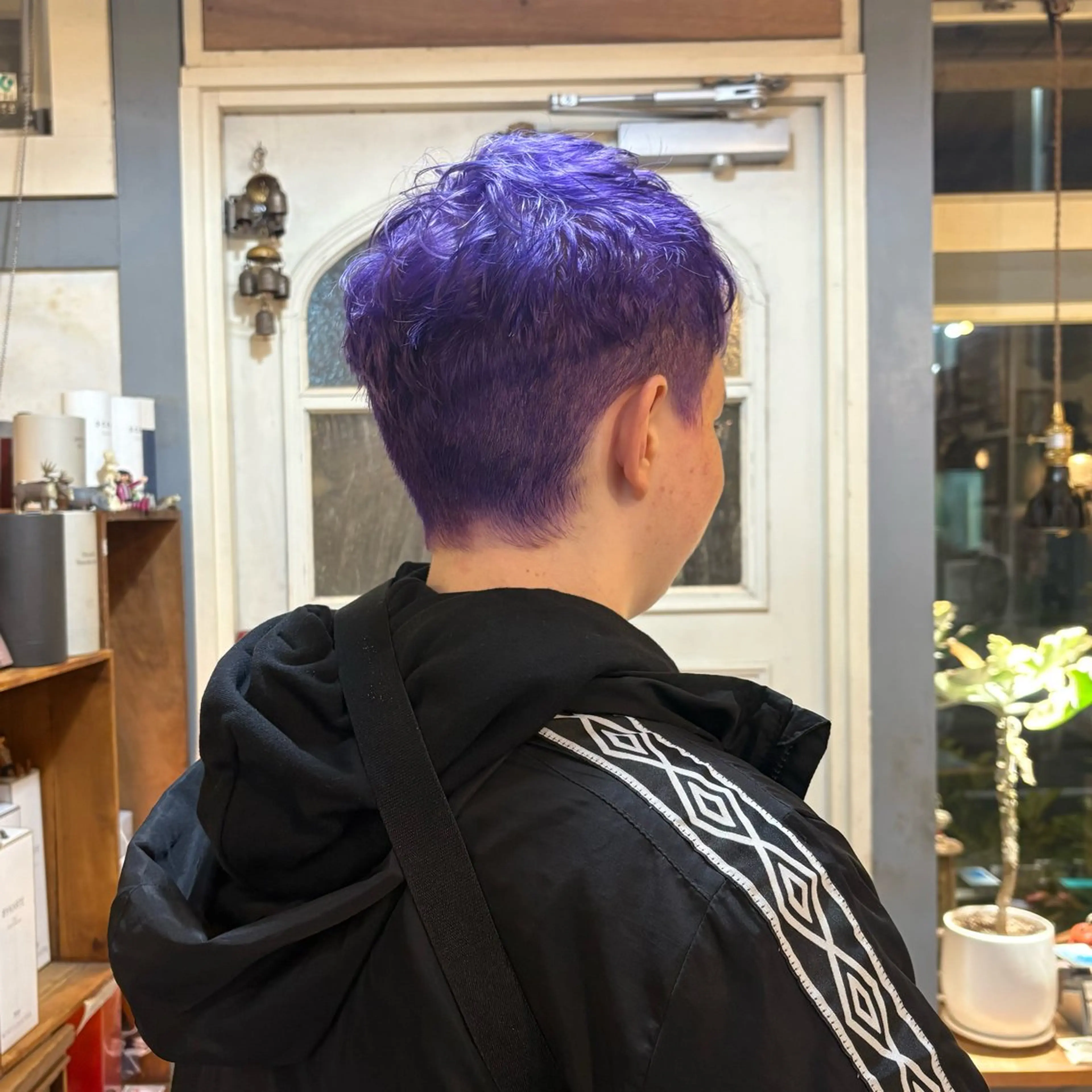 ショート カラー ブリーチ パープルカラー カット ヘアカラー トリートメント 飯田 実歩(じっぽ)のヘアスタイル