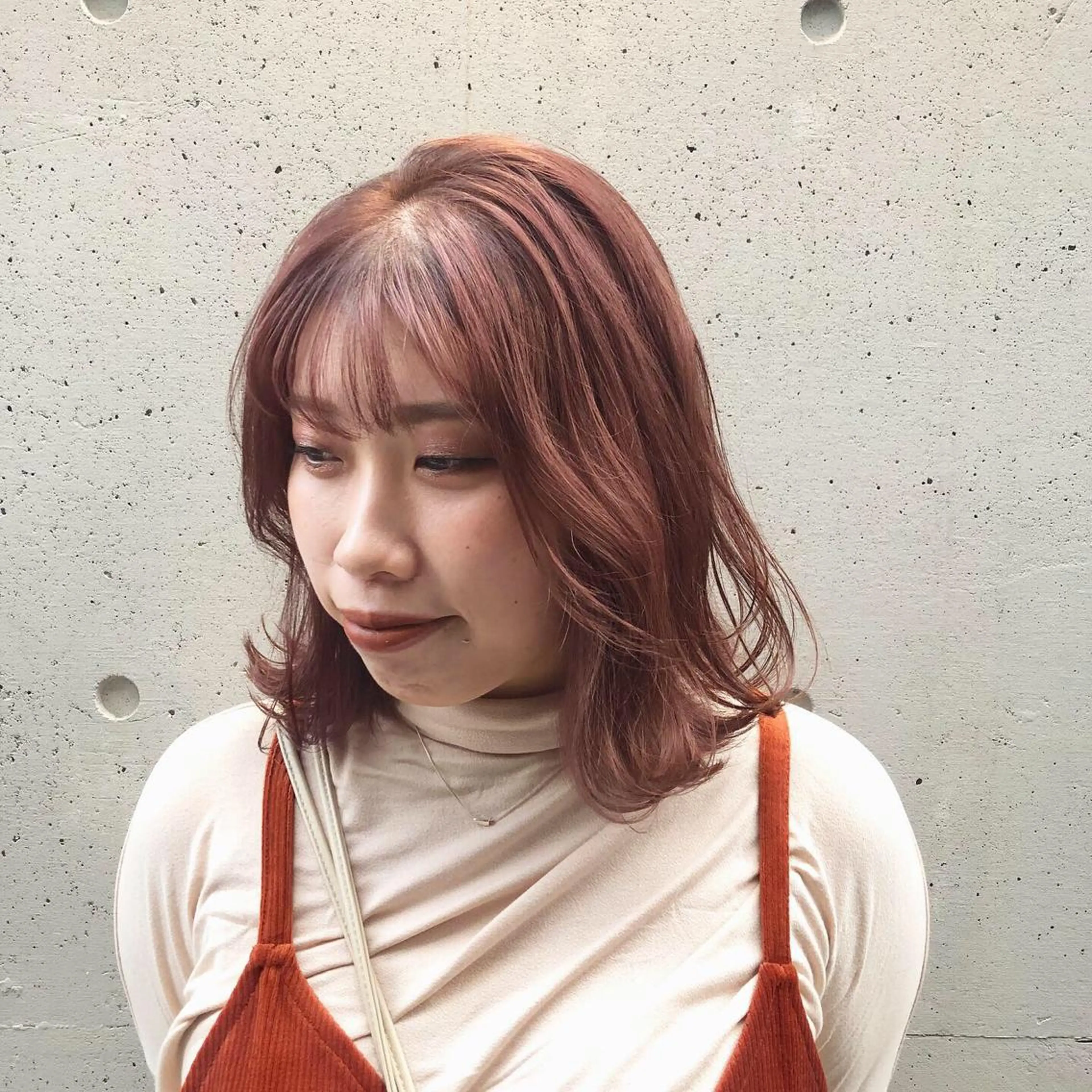 ミディアム カラー ヘアアレンジ ブリーチ ピンクカラー カット ヘアカラー トリートメント 酸性縮毛矯正🧴韓国 レイヤー/髪質改善のヘアスタイル