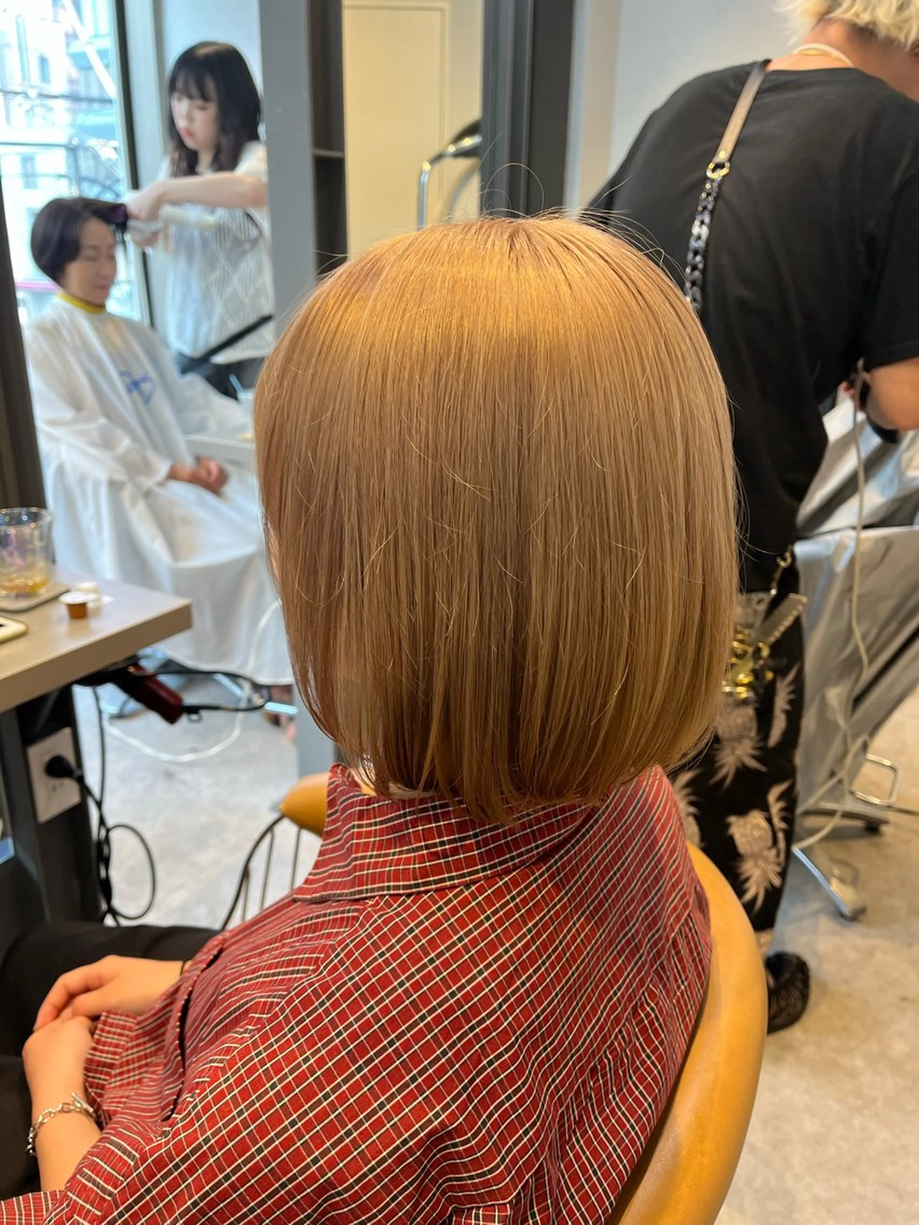 ミディアム カラー ベージュカラー ミルクティーベージュ ヘアカラー うしだ かおるのヘアスタイル