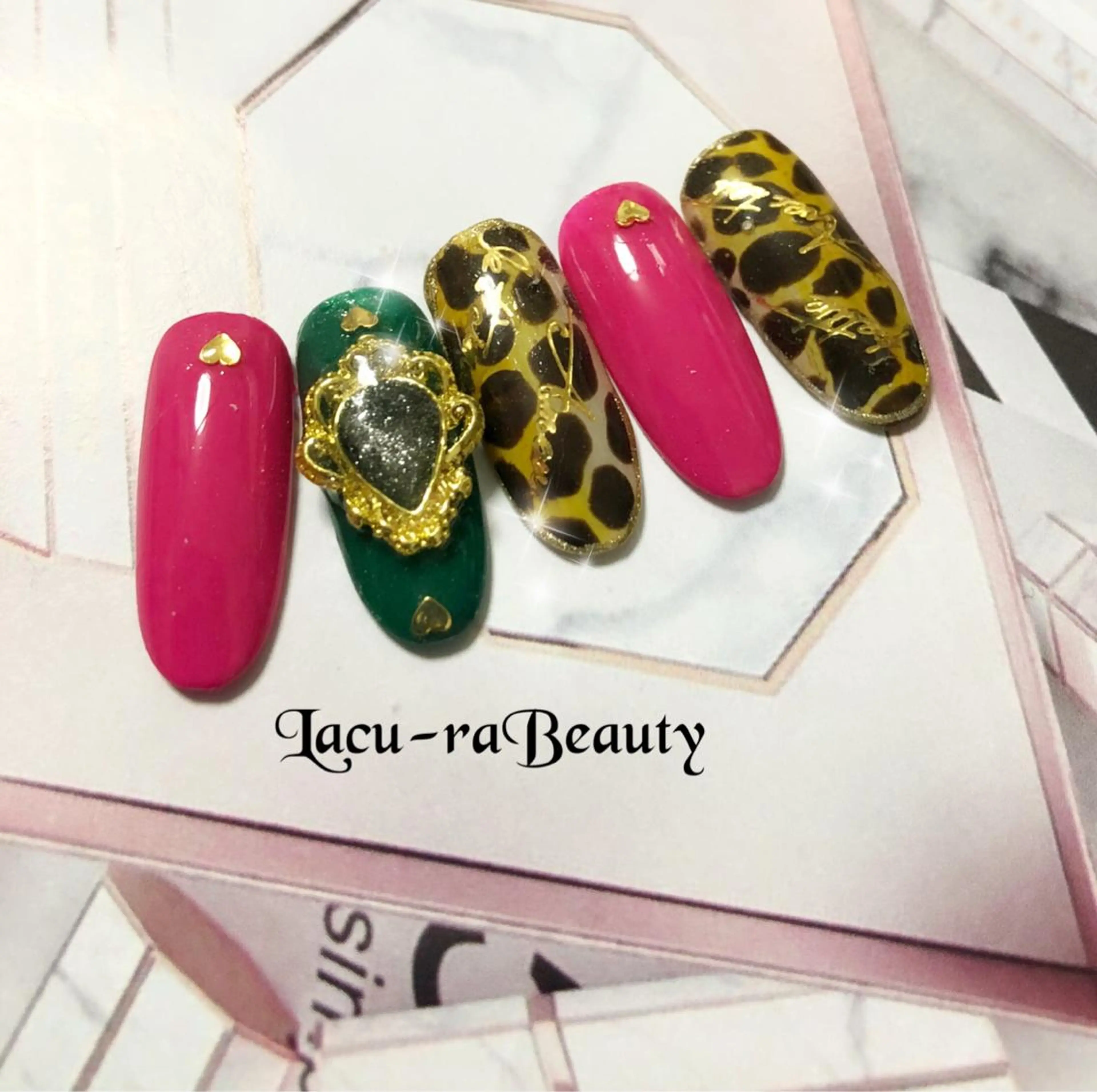 ネイル アニマル柄 小顔と腸の専門店 ラクーラビューティのエステ・リラクイメージ