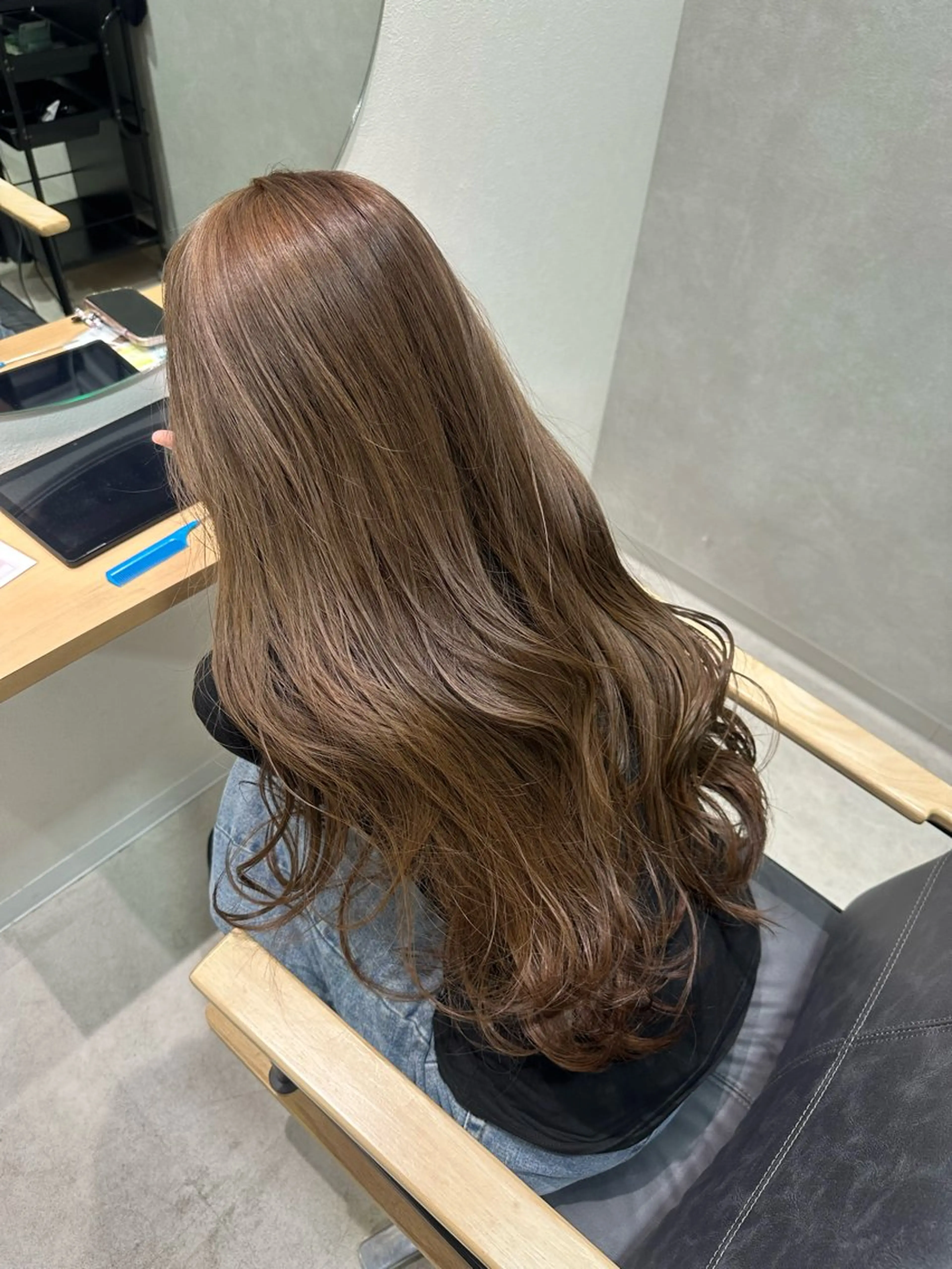 ロング カット ヘアカラー 小寺 唯希のヘアスタイル