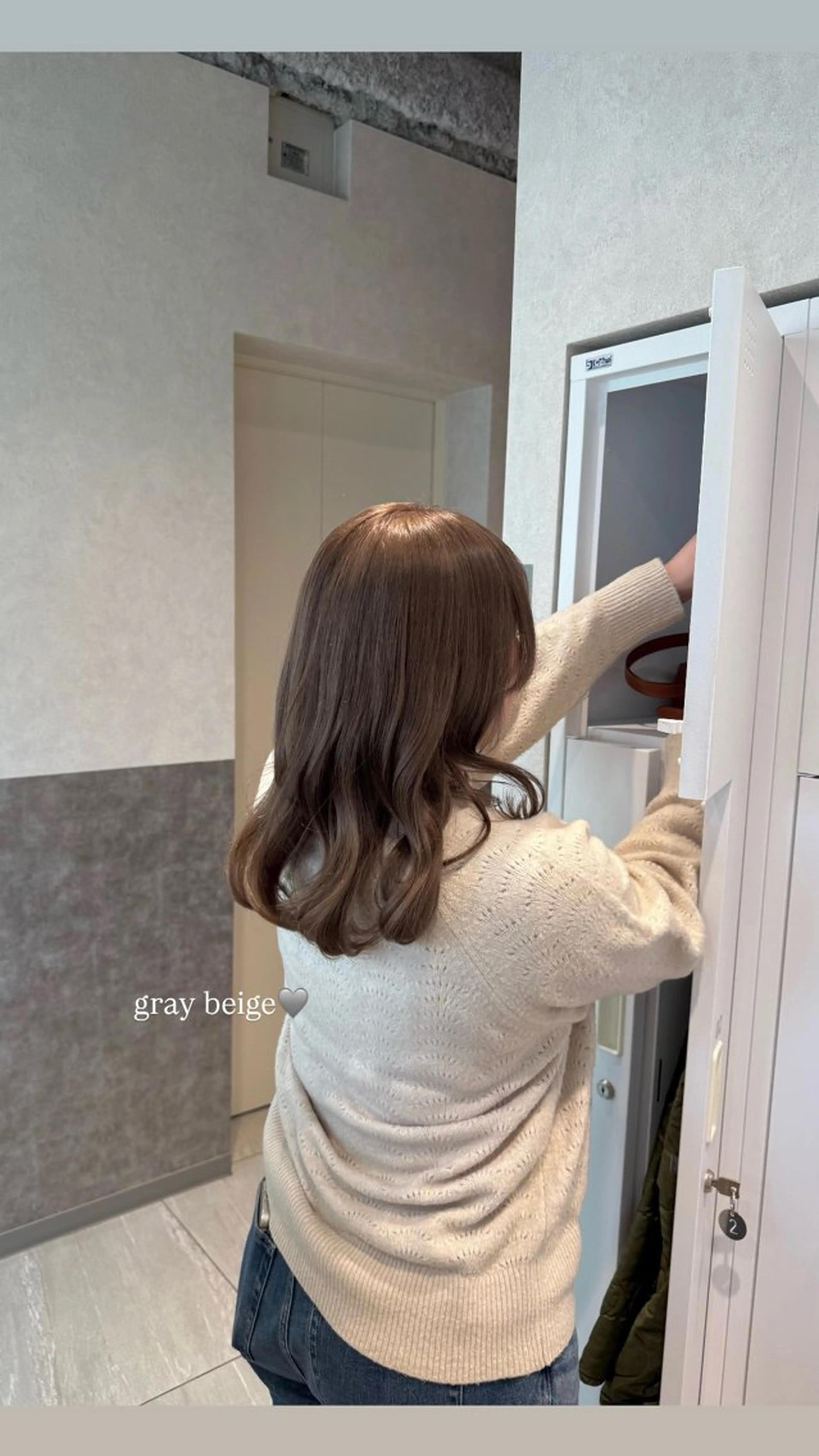 セミロング カラー ベージュカラー ブリーチ グレージュ カット ヘアカラー トリートメント SALOWIN広島所属・ブリーチカラー/ ベージュ/SARAのヘアスタイル