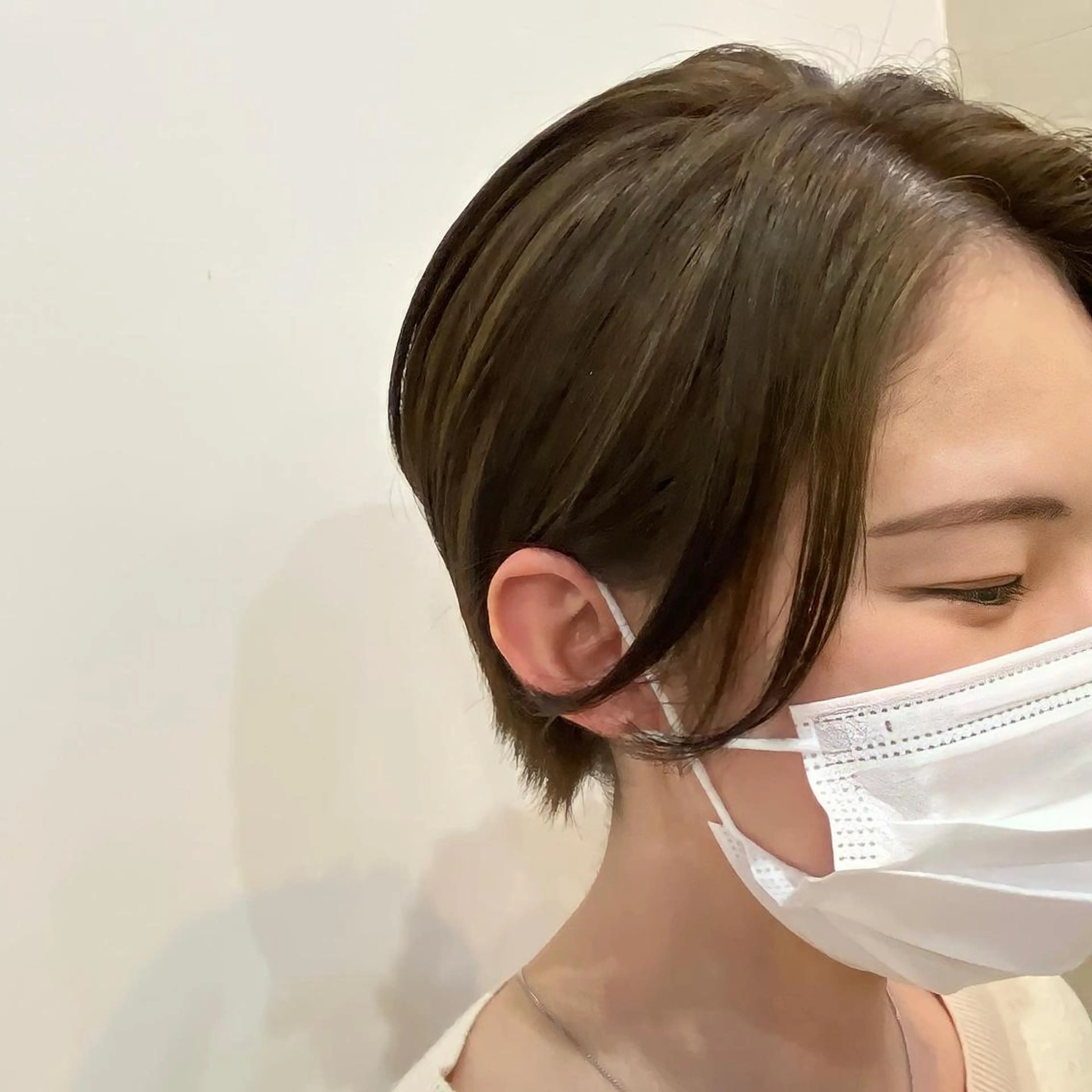 ショート カラー ベージュカラー オリーブベージュ あやめ【顔まわり/レ イヤー/柔らかカラ】のヘアスタイル