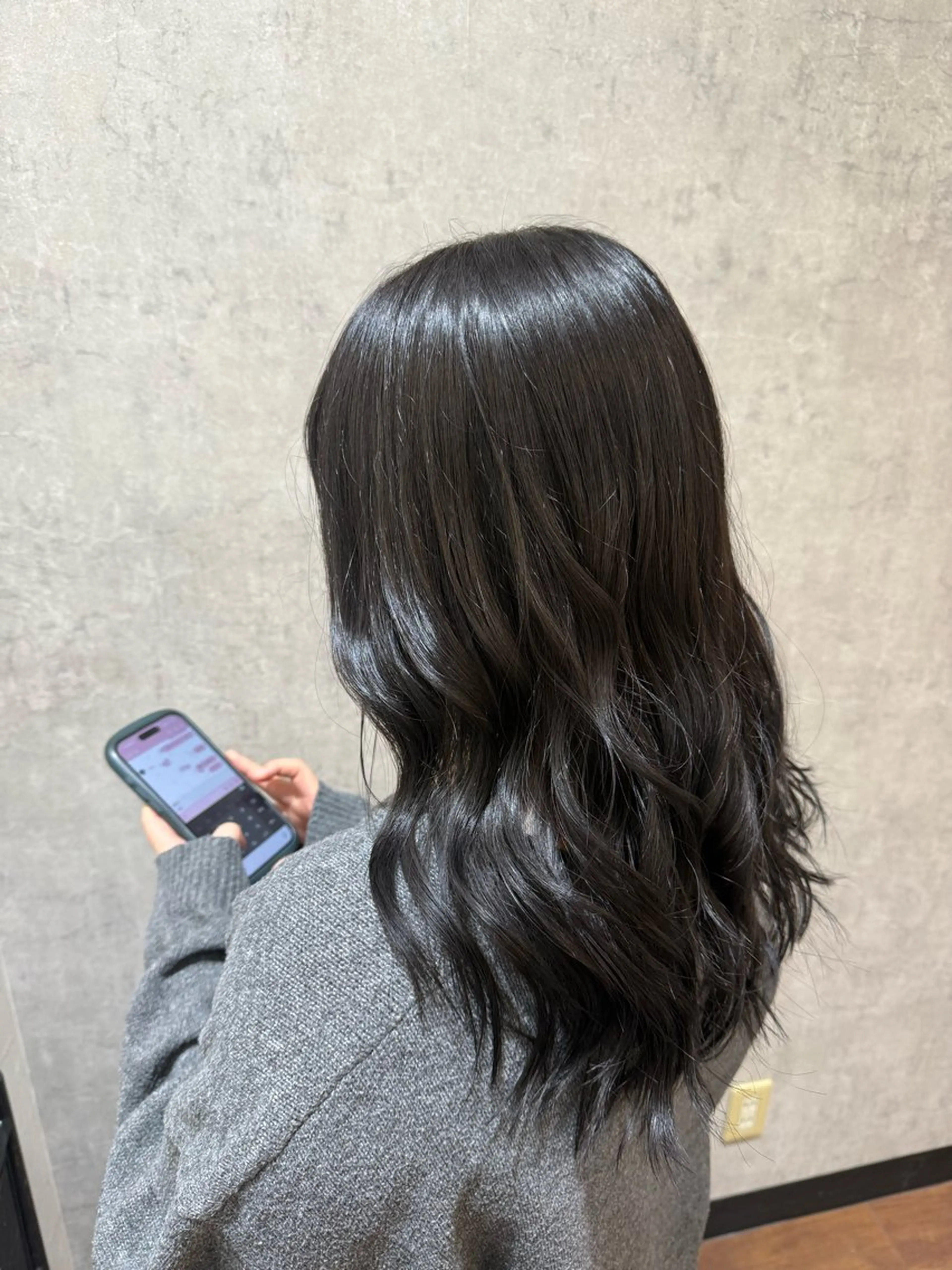 ミディアム カラー 松本 希愛のヘアスタイル