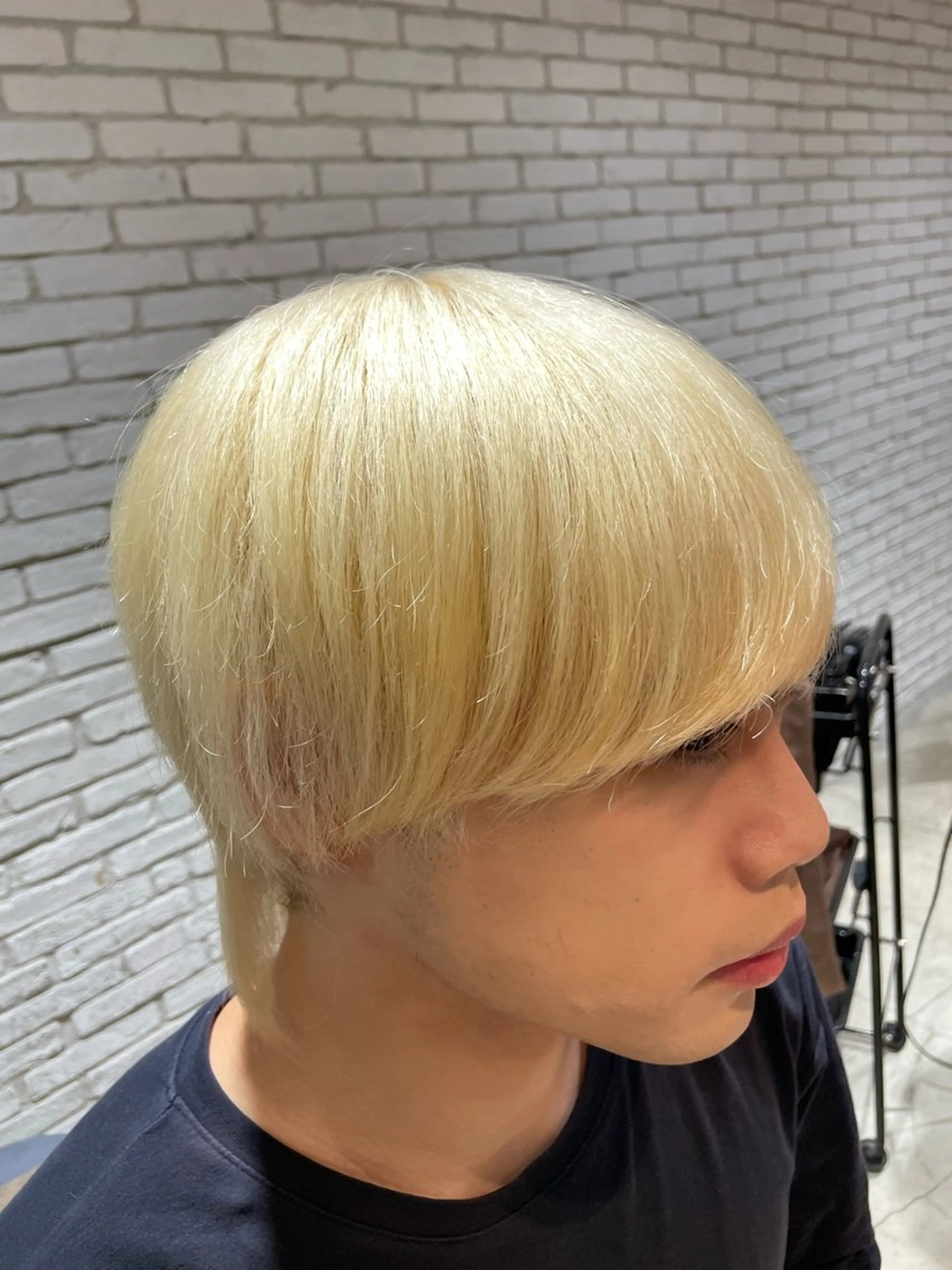 カラー メンズ emu 新宿所属・ケイト🌙 ブリーチカラーのヘアスタイル