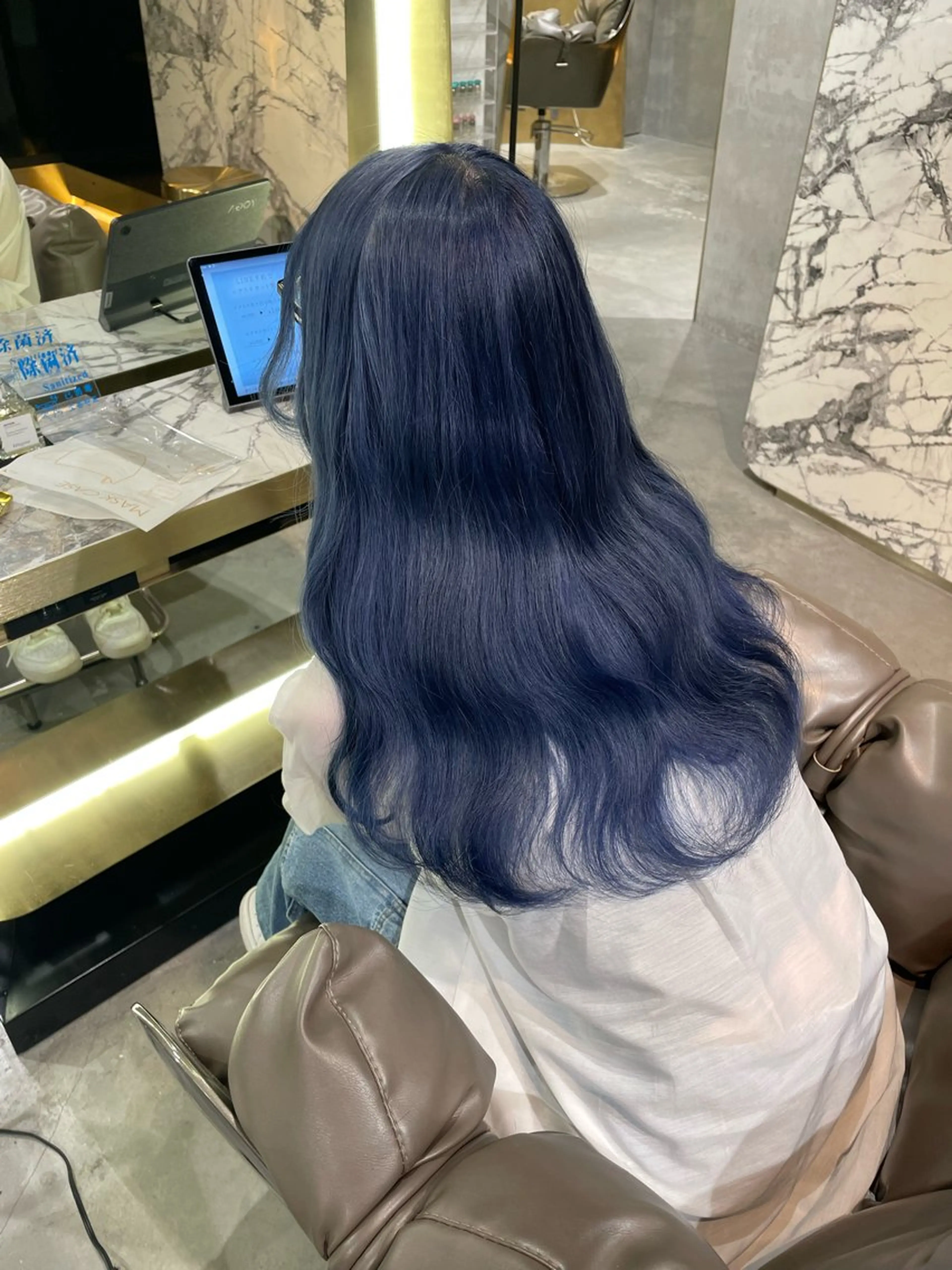 セミロング アールバイニーナ所属・R by NINA アールバイニーナのヘアスタイル