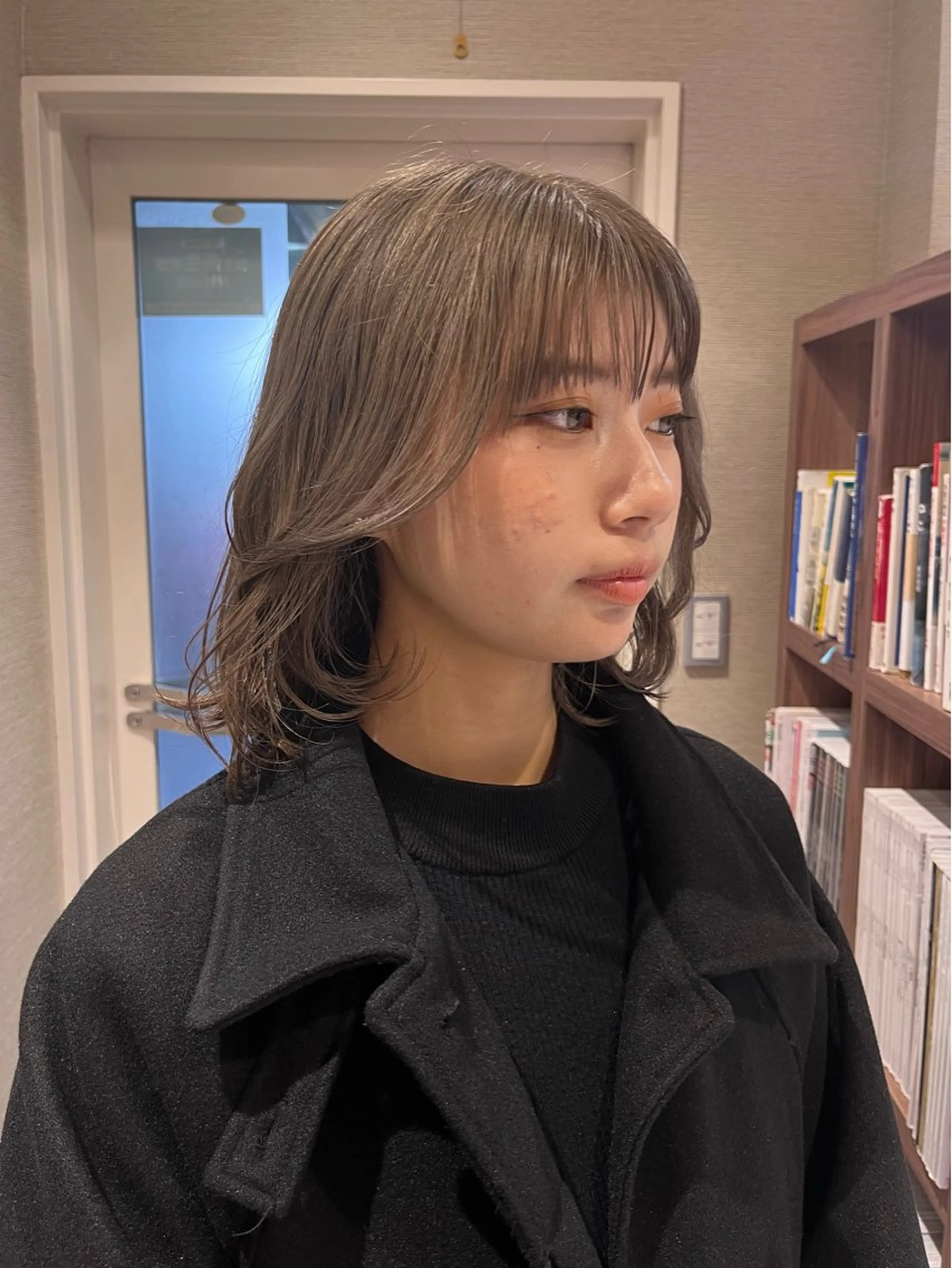 ミディアム カラー 切りっぱなしボブ グレージュ ボブ 顔周りカット dogstar小林諒 レイヤー/パーマのヘアスタイル