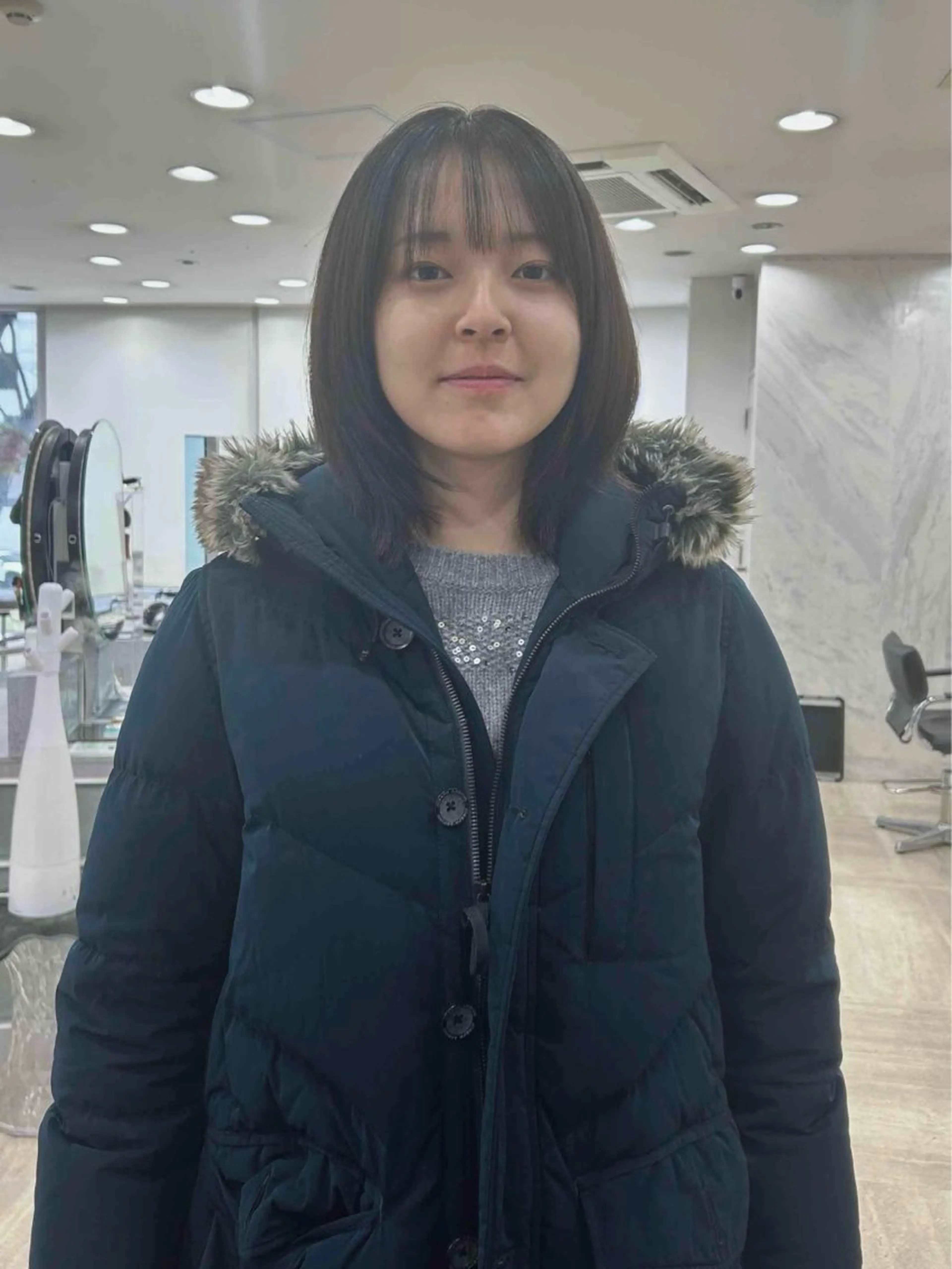 【休日限定】ミディアムレイヤーカットモデルの写真