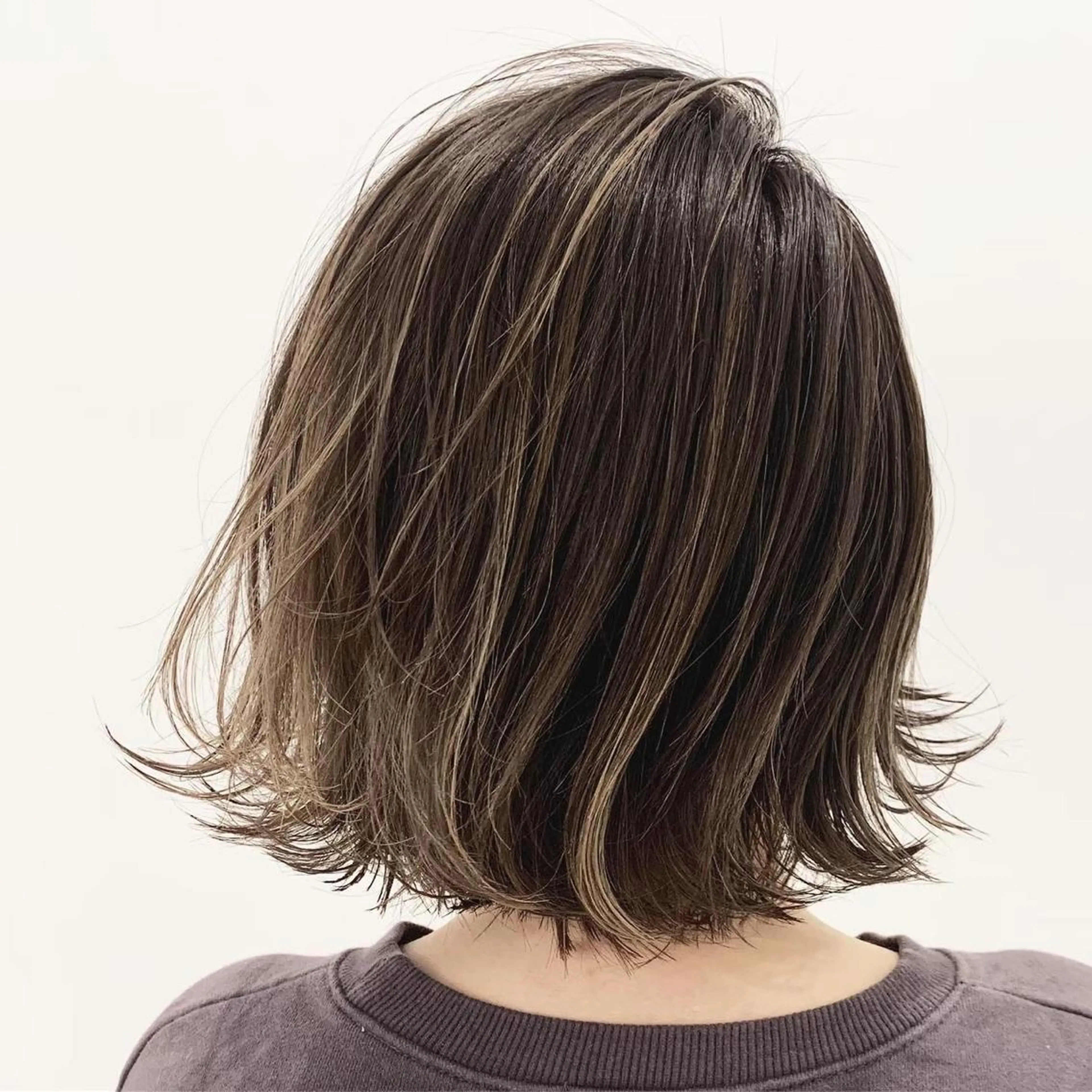 ミディアム カラー ヘアアレンジ アッシュ バレイヤージュ ベージュカラー グラデーションカラー ハイライトカラー 指名支持率NO.1 スタイリストのヘアスタイル