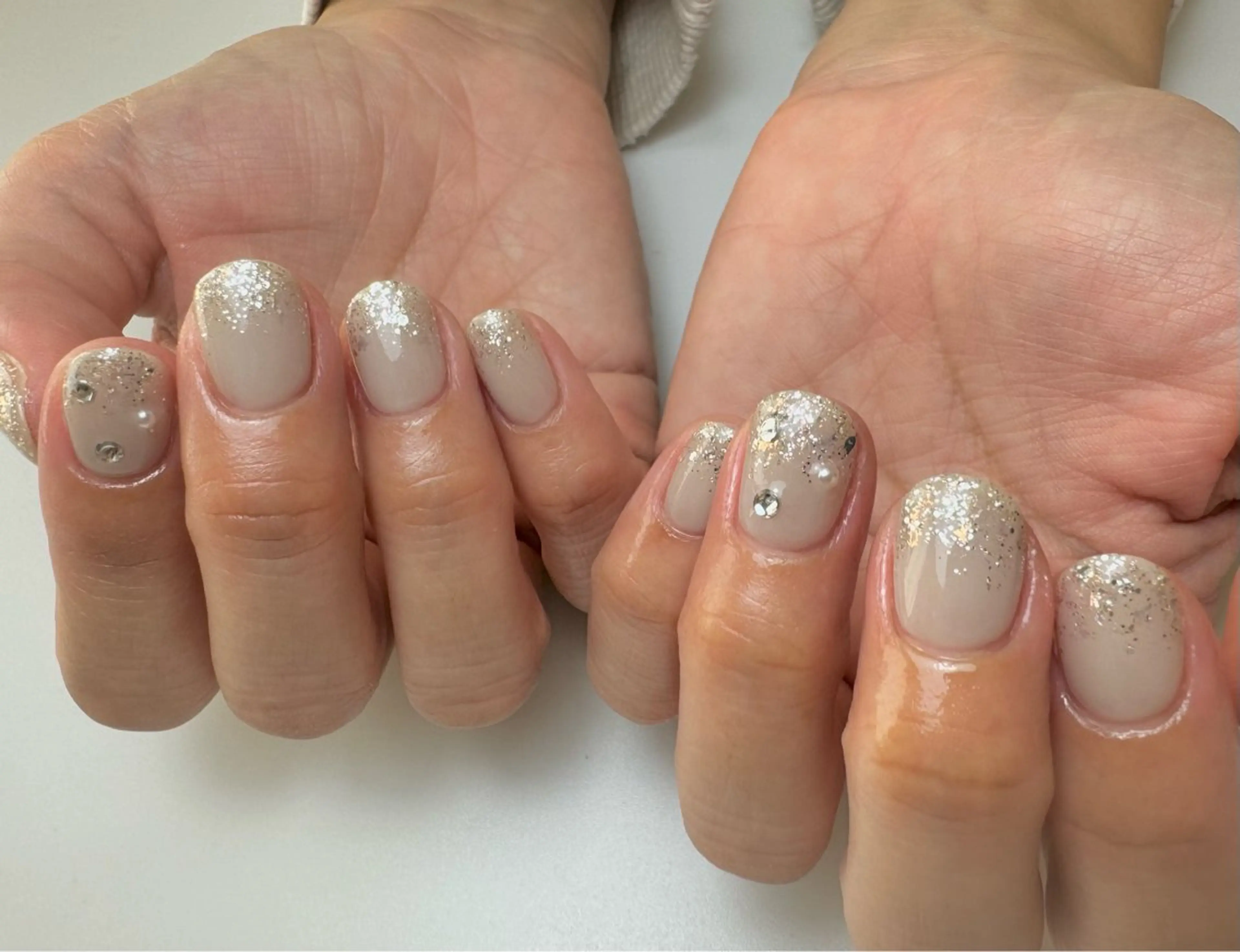 ネイル グラデーション ラメ(グリッター) ラメグラデーション 冬ネイル 白日-hakubi nail-のネイルデザイン